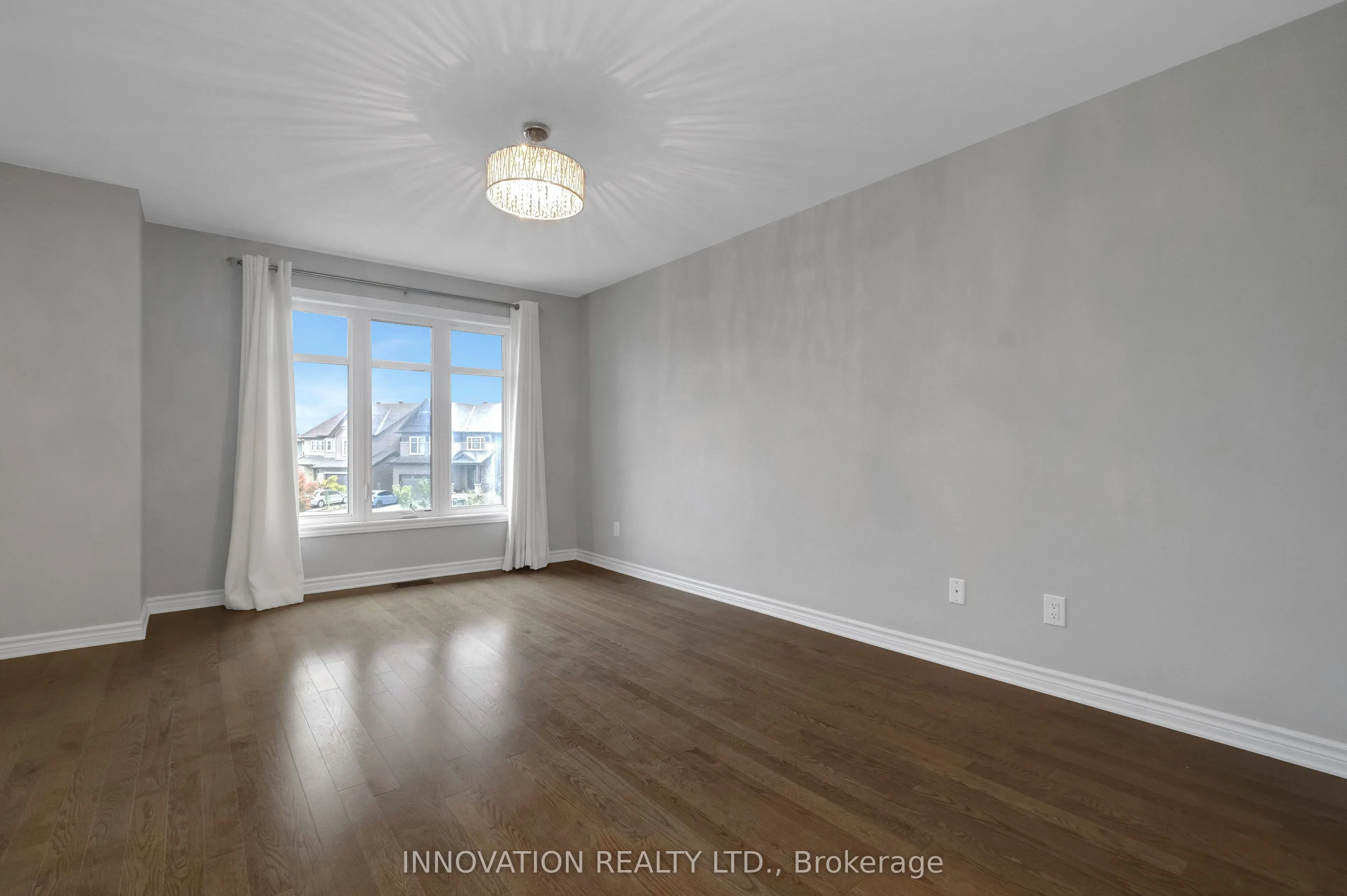 322 Fergus Crescent