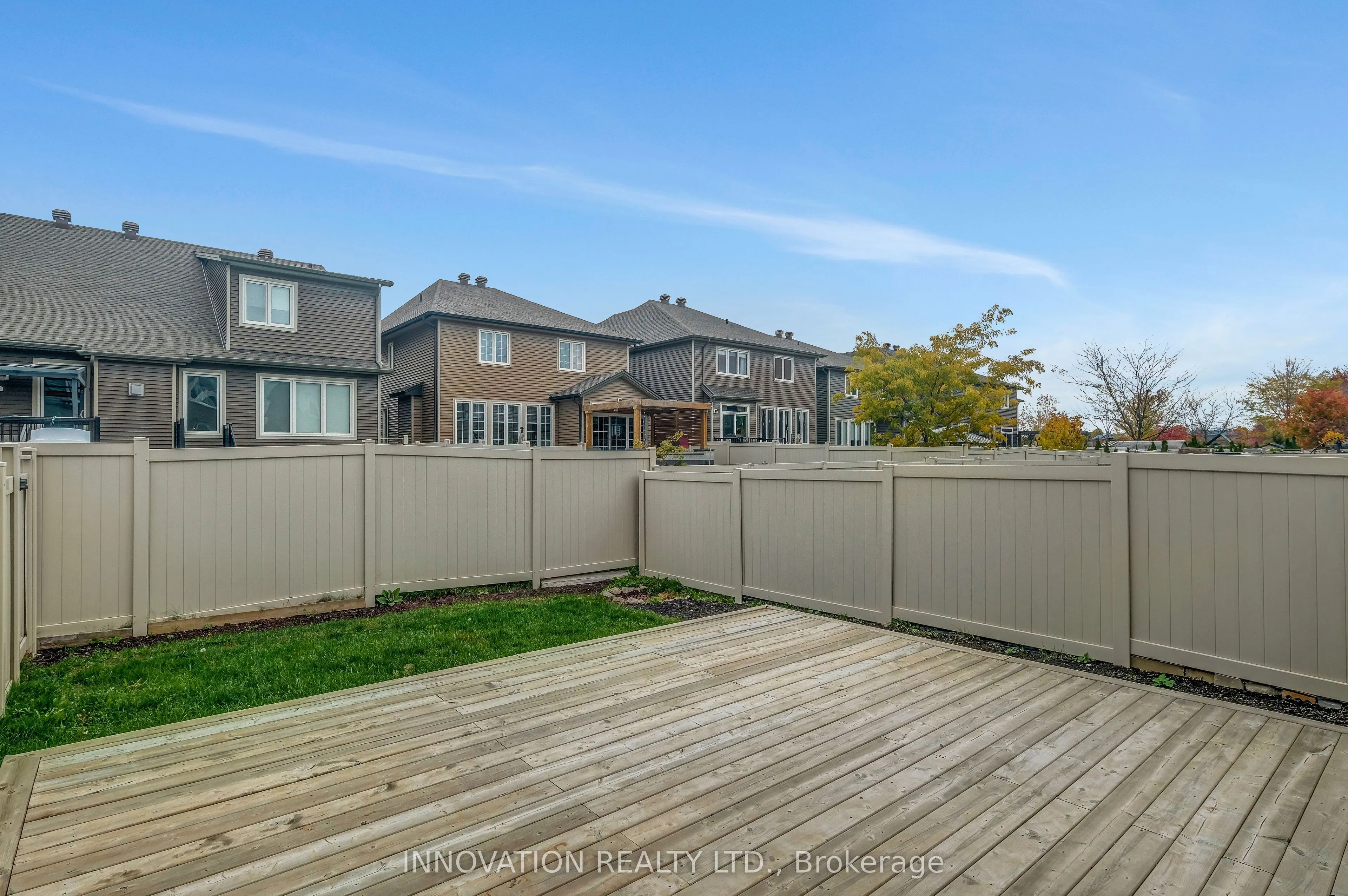322 Fergus Crescent