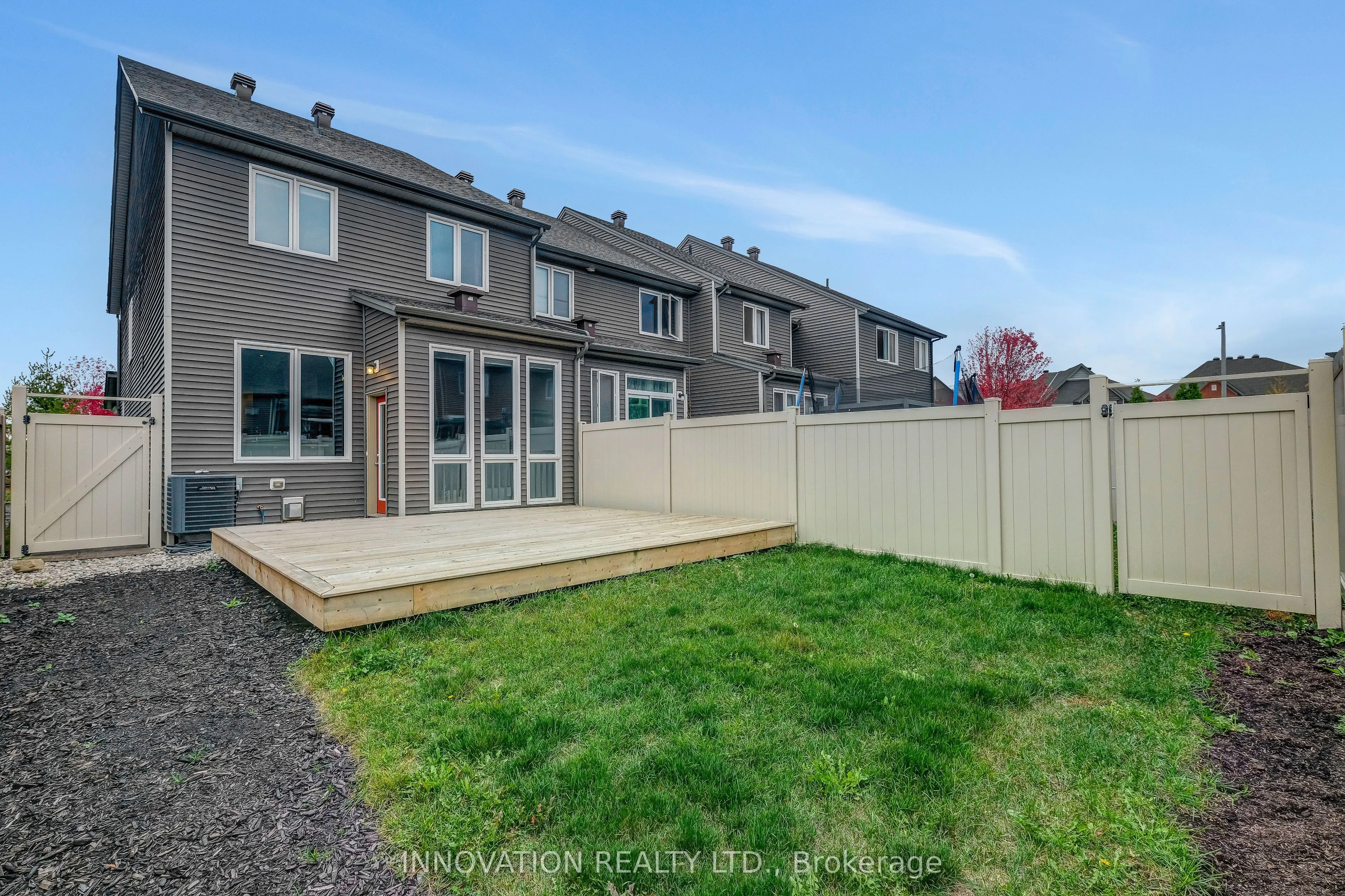 322 Fergus Crescent