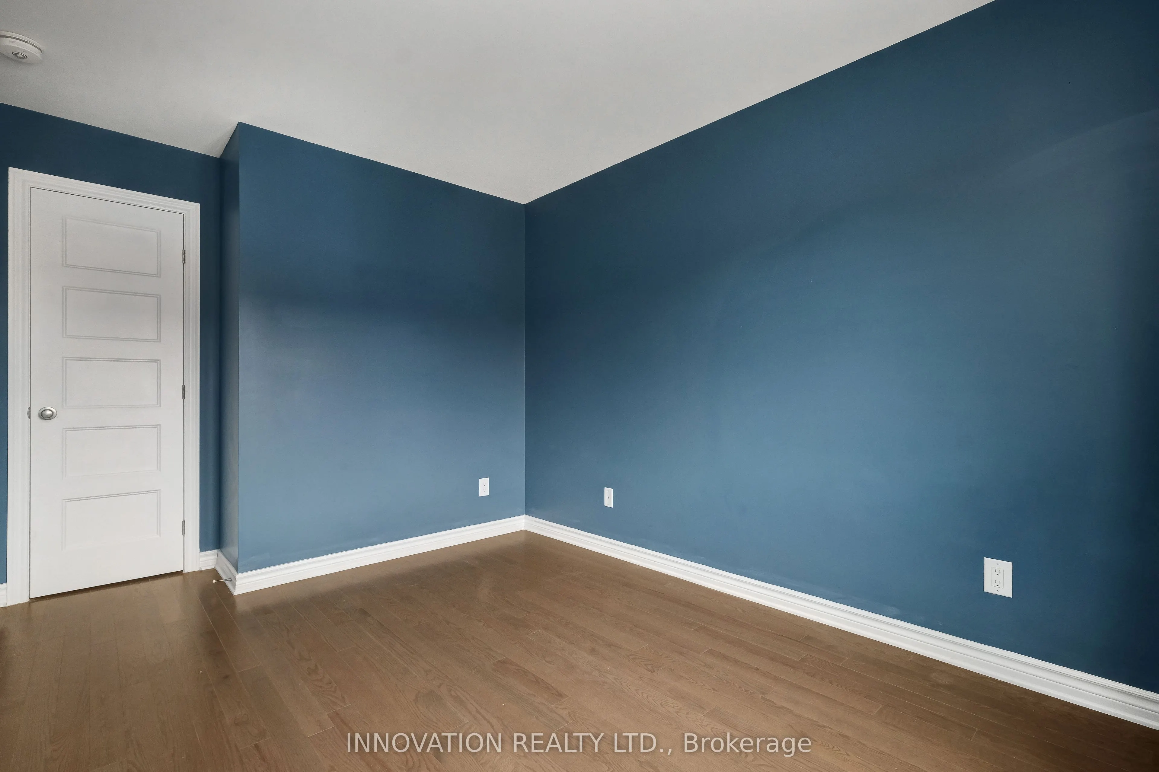 322 Fergus Crescent