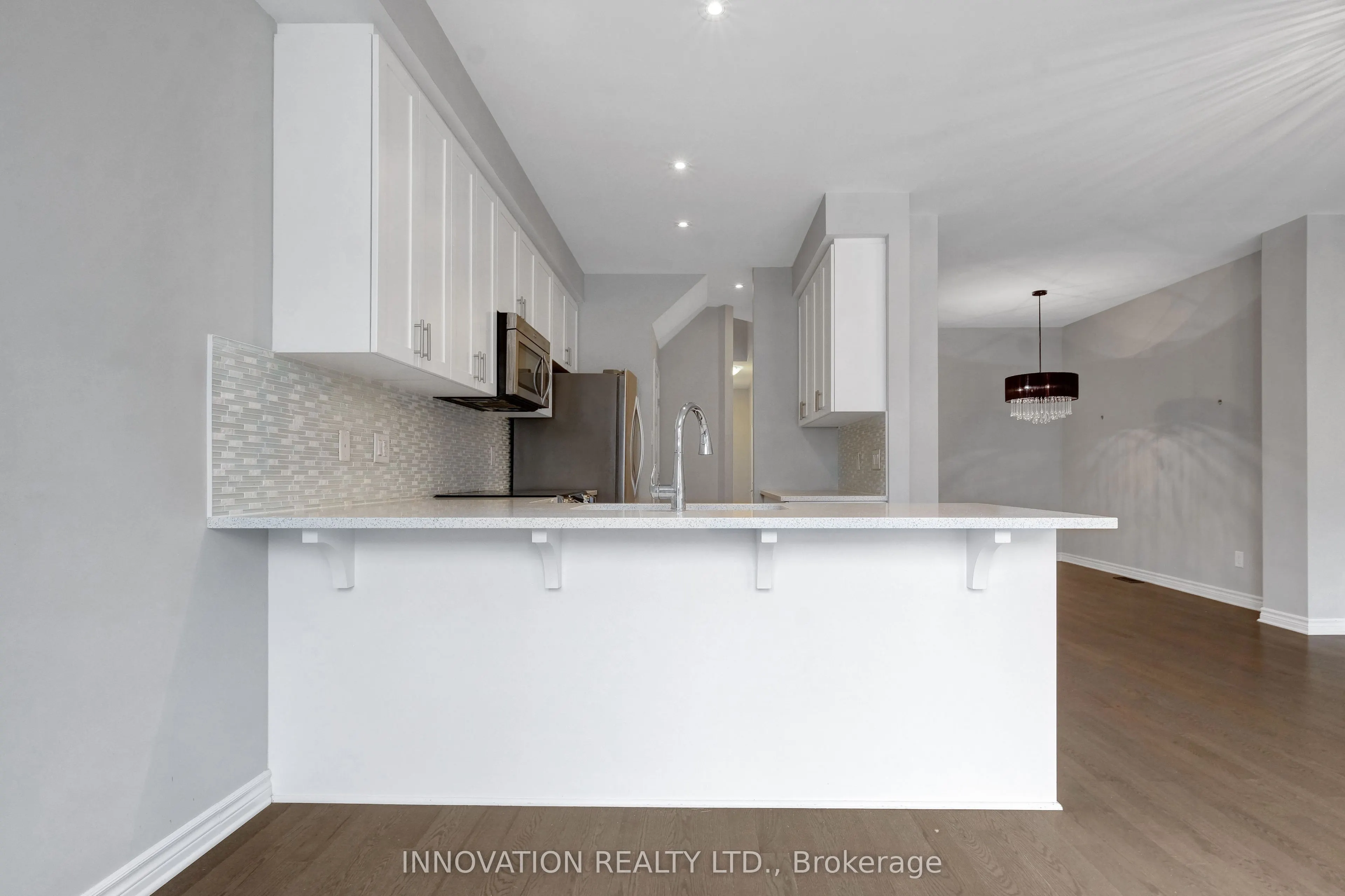 322 Fergus Crescent
