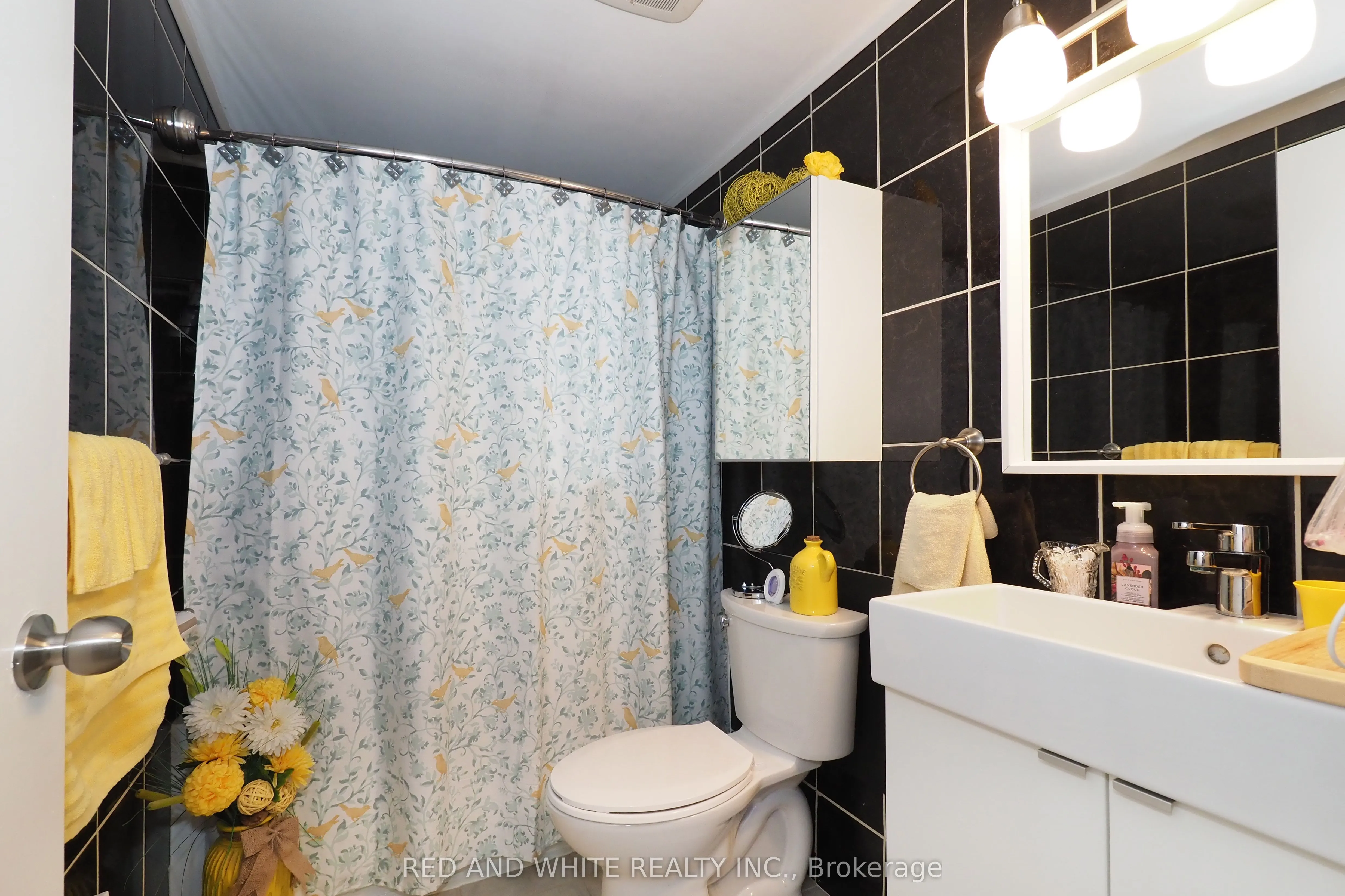 29 West Avenue W, #403