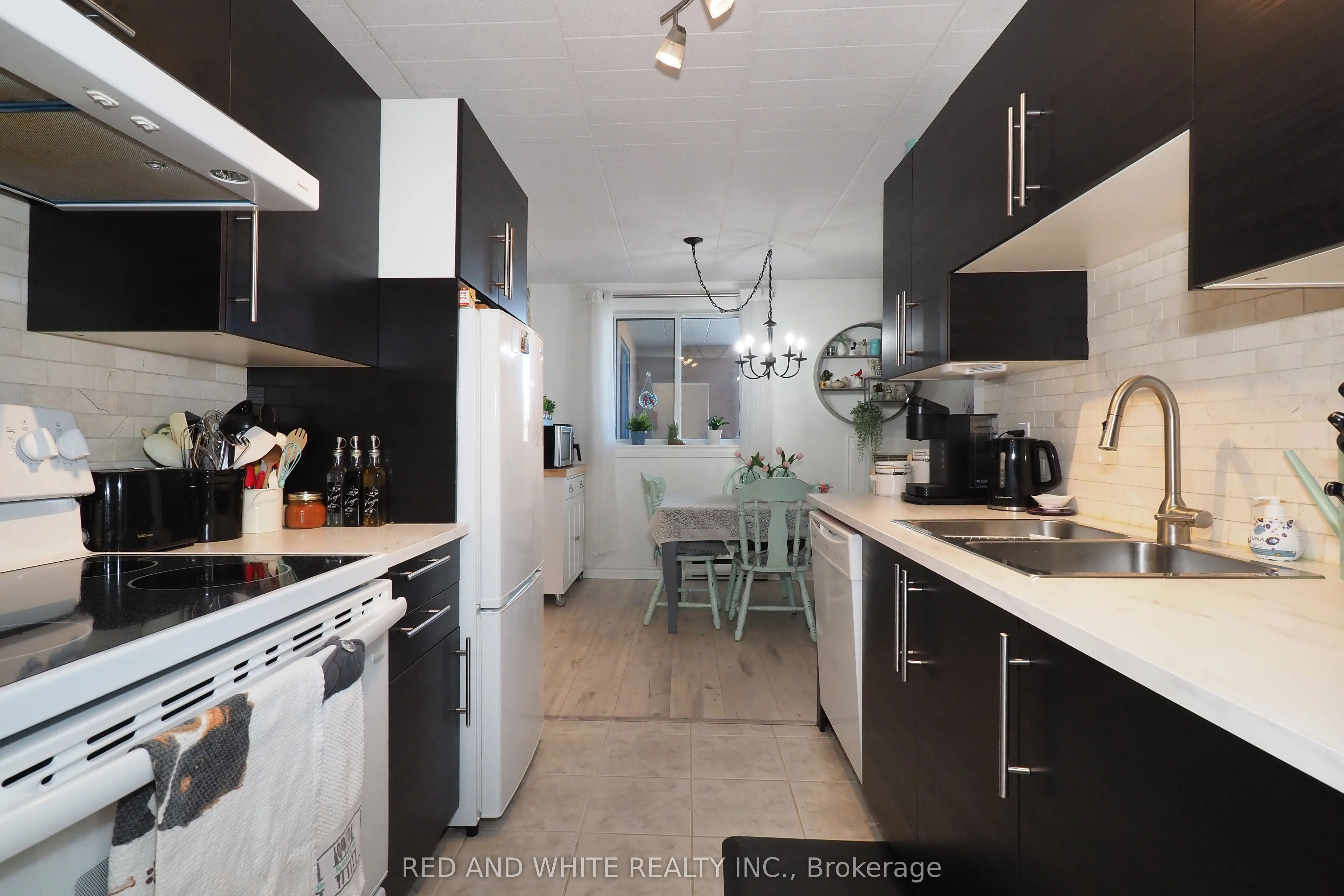 29 West Avenue W, #403