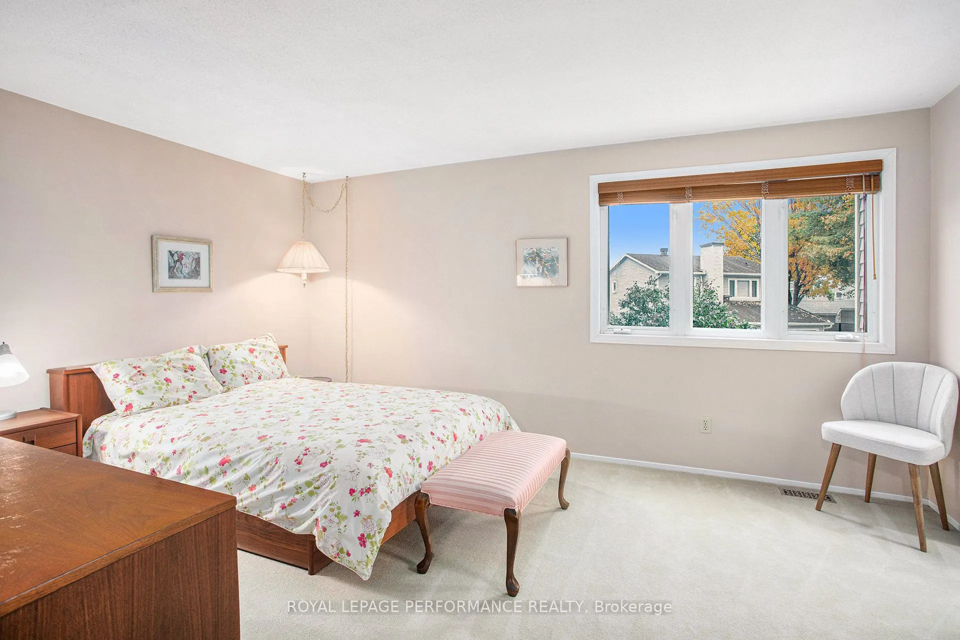 6097 Forestglen Crescent