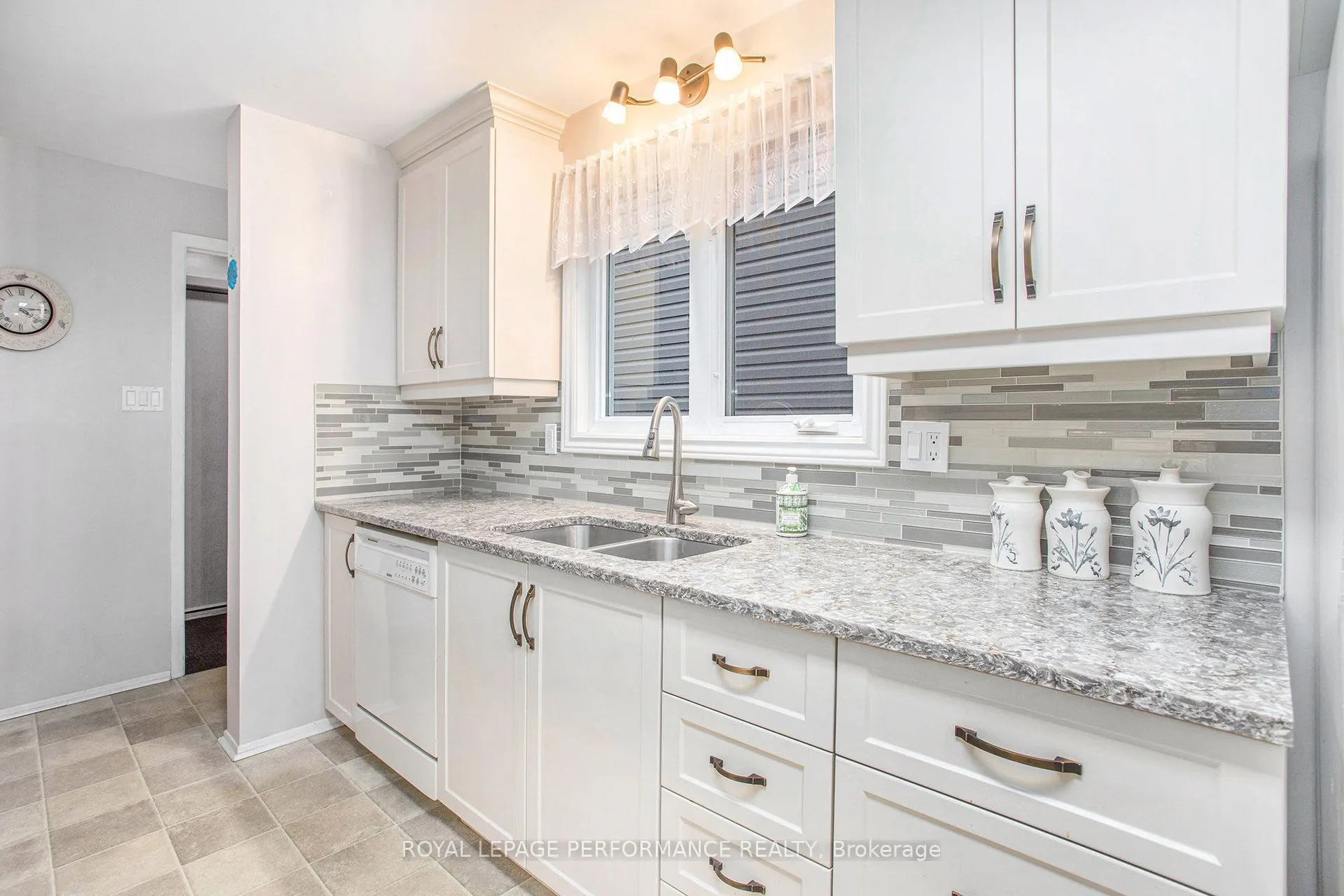 6097 Forestglen Crescent