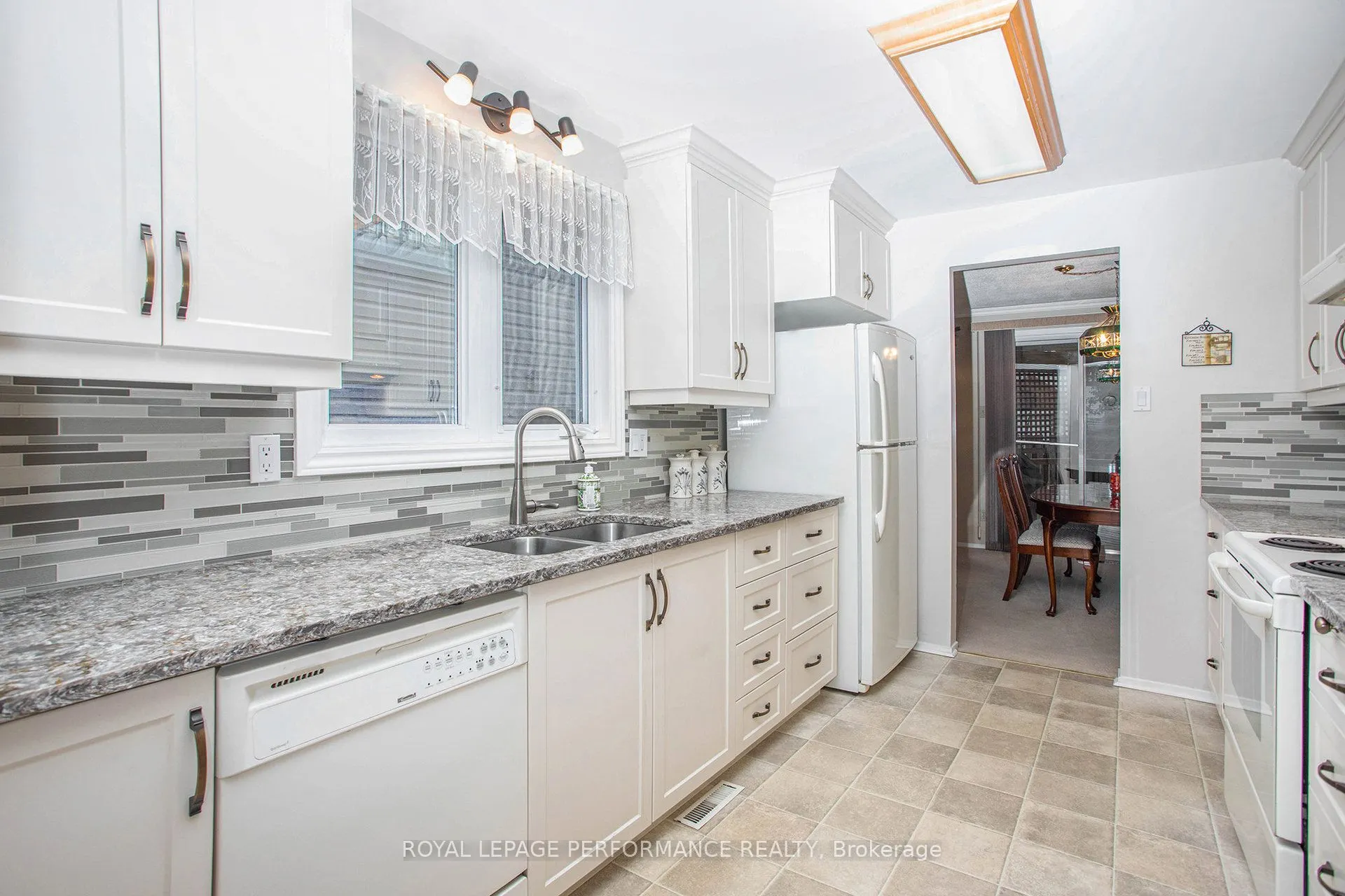 6097 Forestglen Crescent