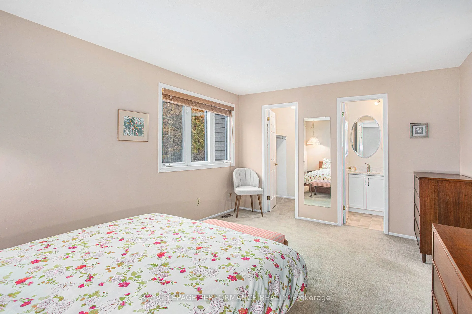 6097 Forestglen Crescent