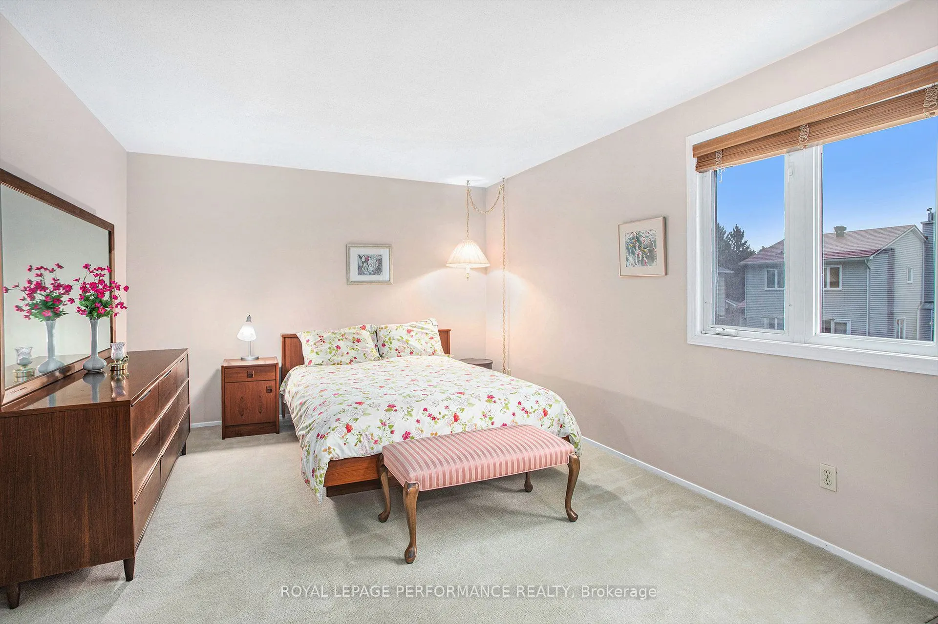 6097 Forestglen Crescent