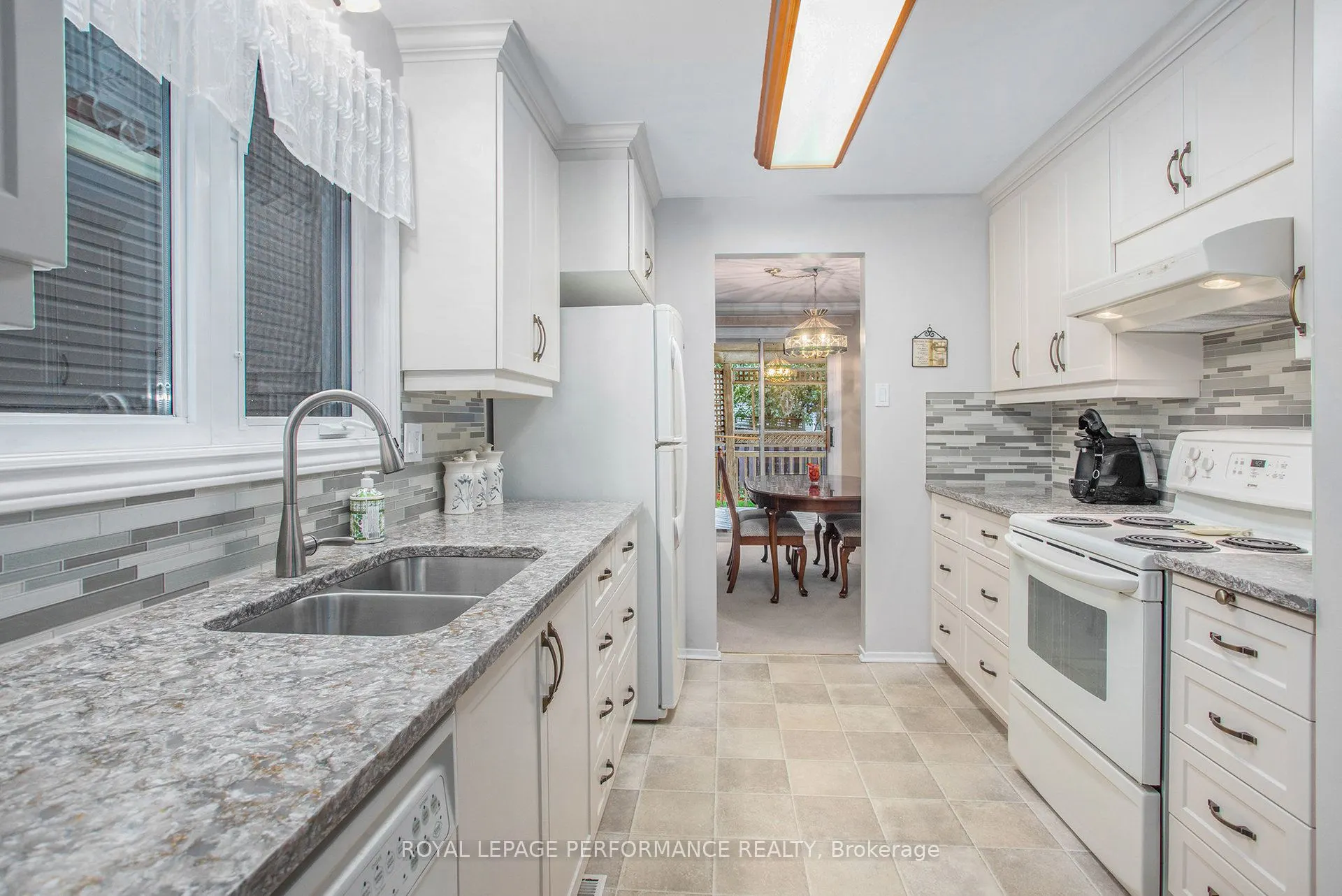 6097 Forestglen Crescent