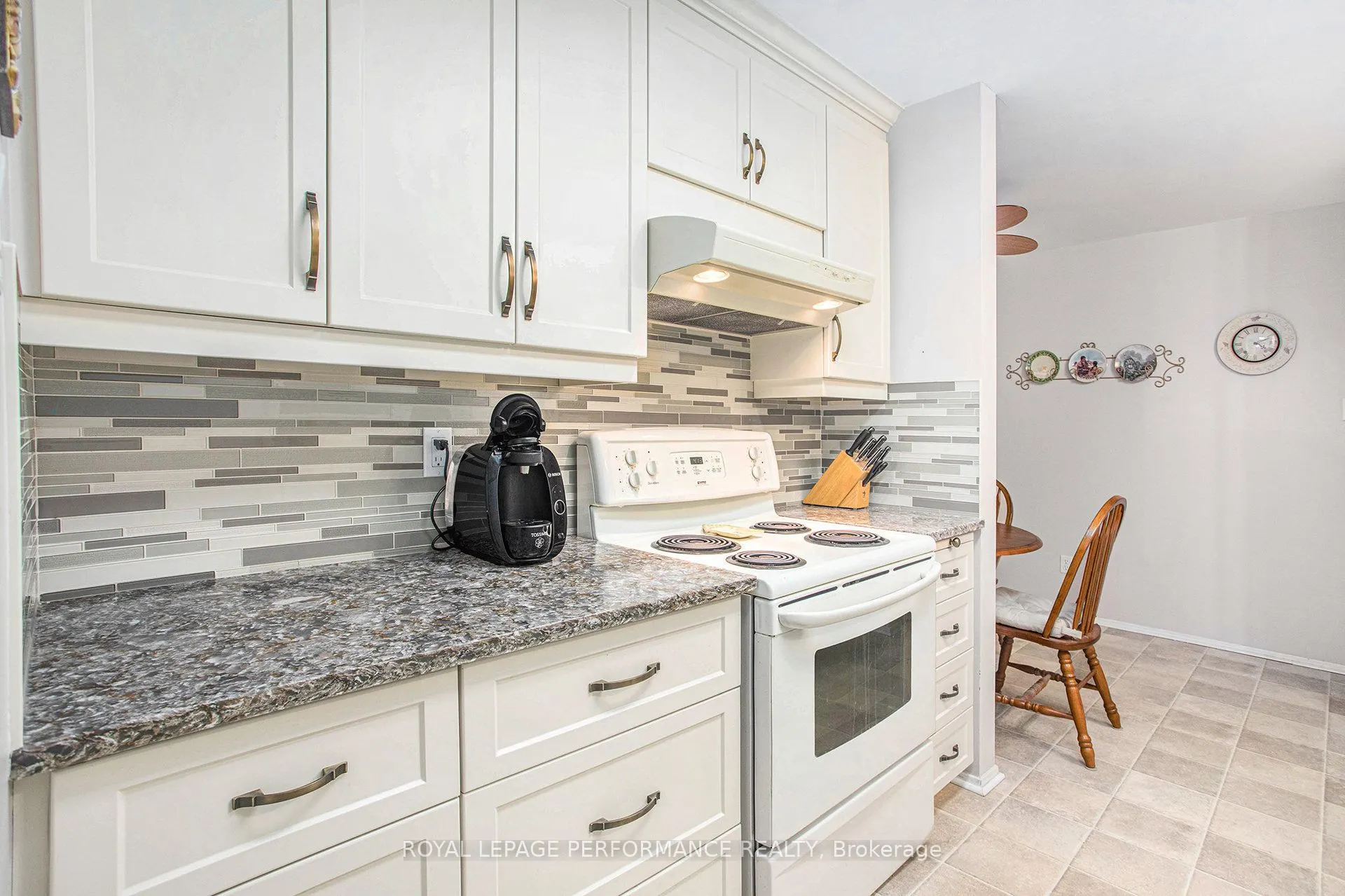 6097 Forestglen Crescent