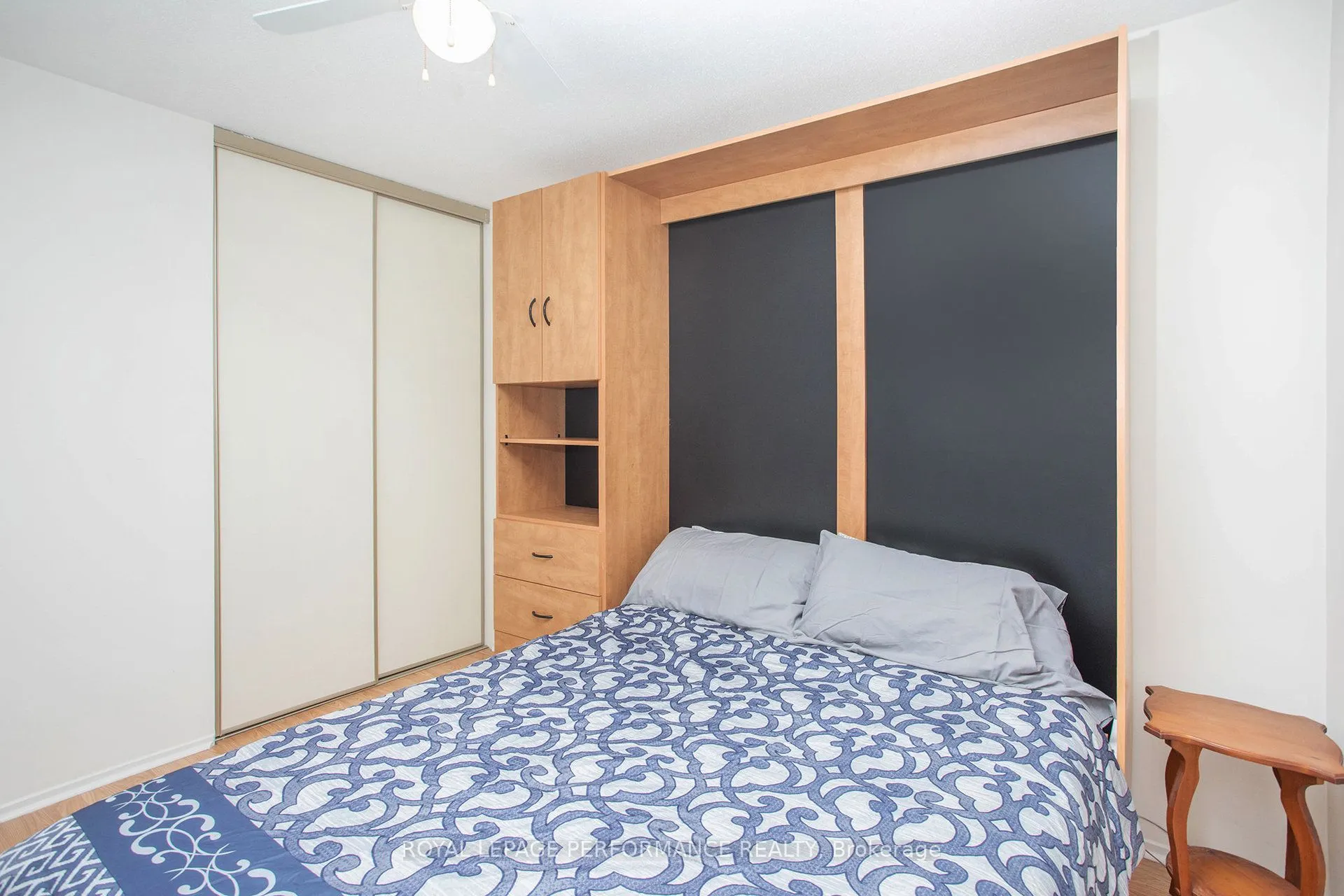 6097 Forestglen Crescent