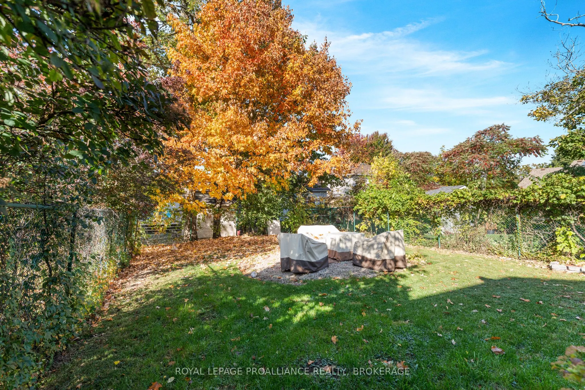 991 Waterbury Crescent