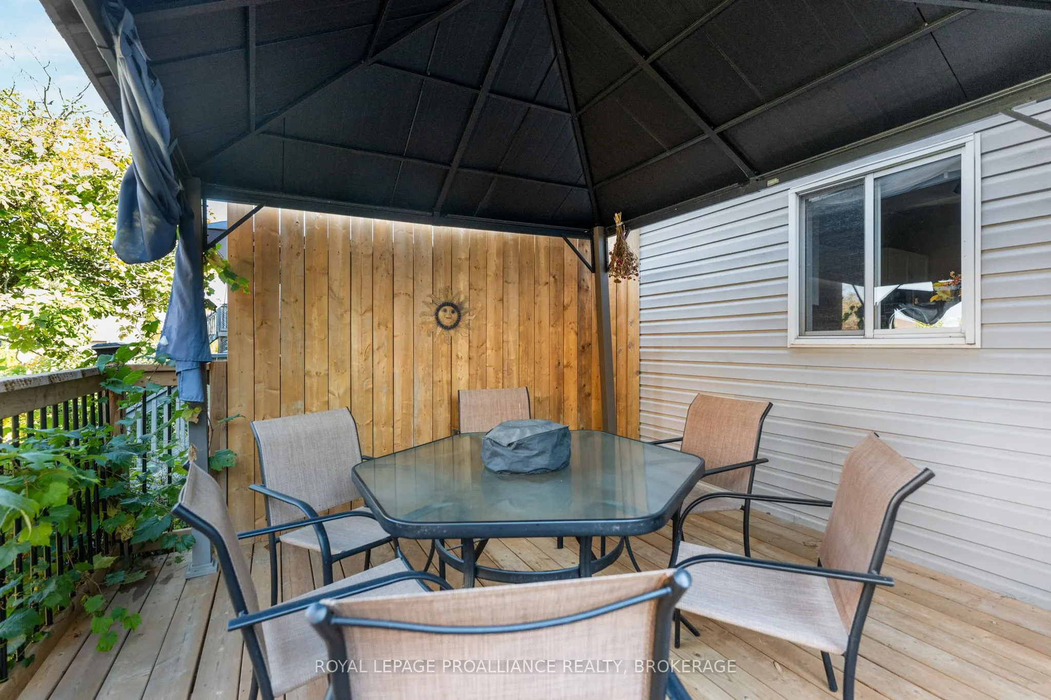 991 Waterbury Crescent