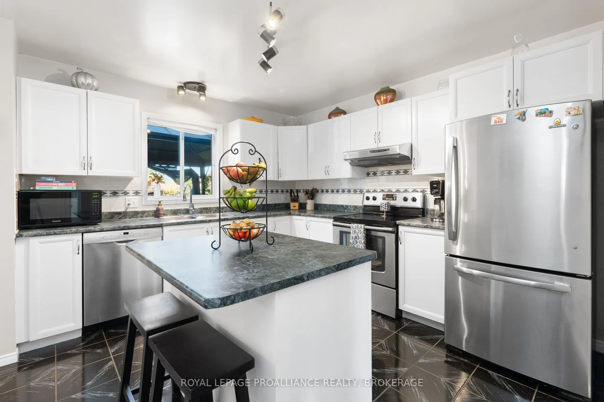 991 Waterbury Crescent