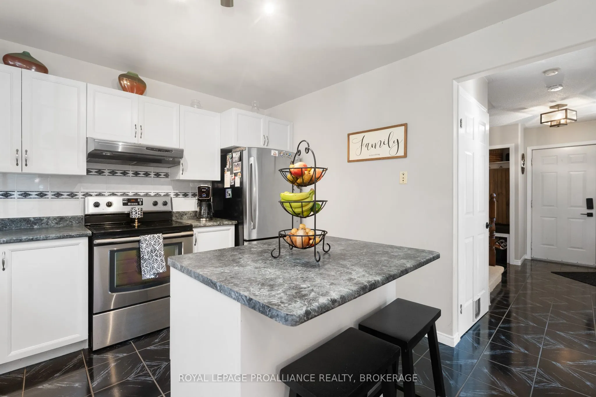 991 Waterbury Crescent