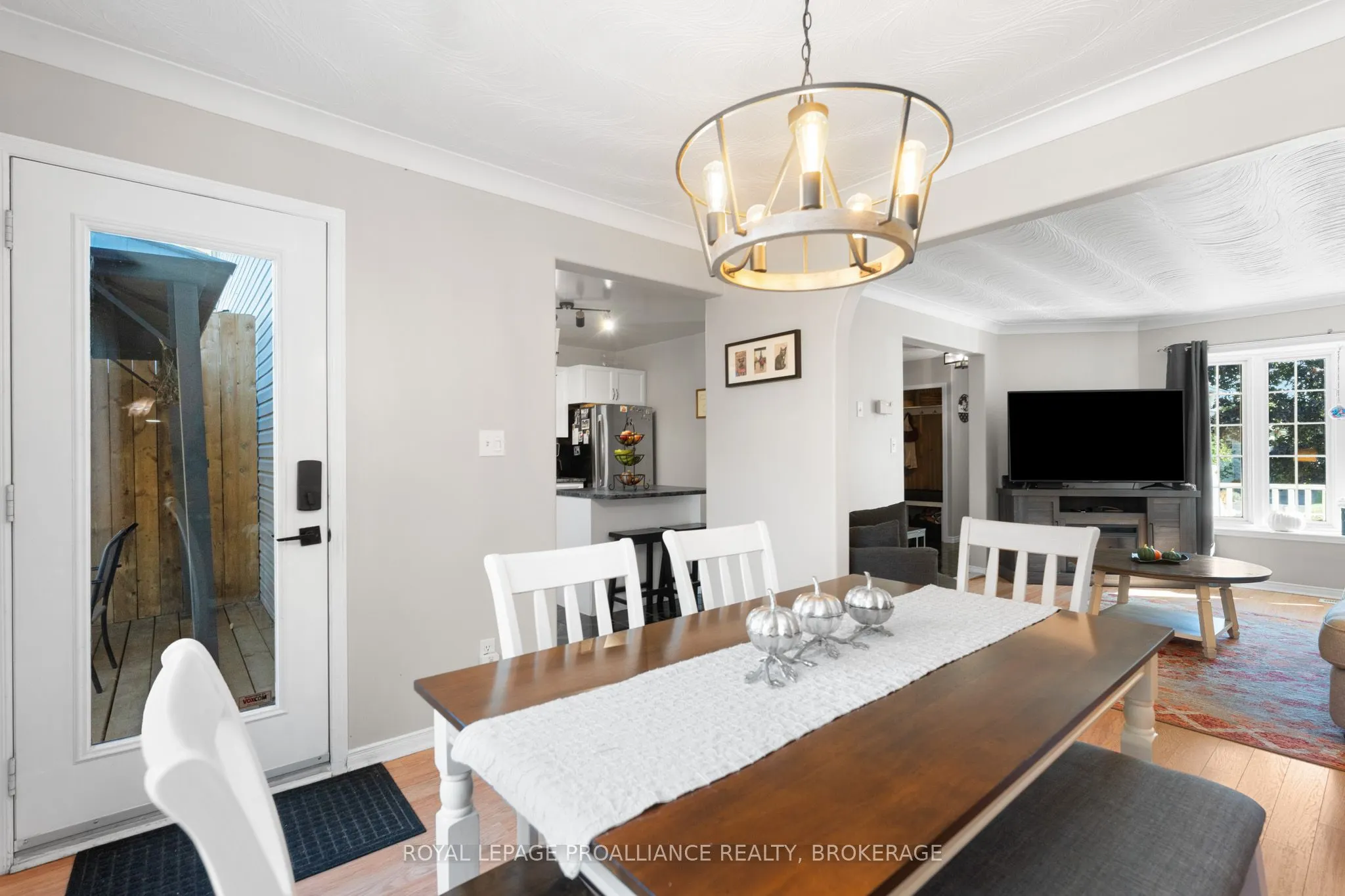 991 Waterbury Crescent