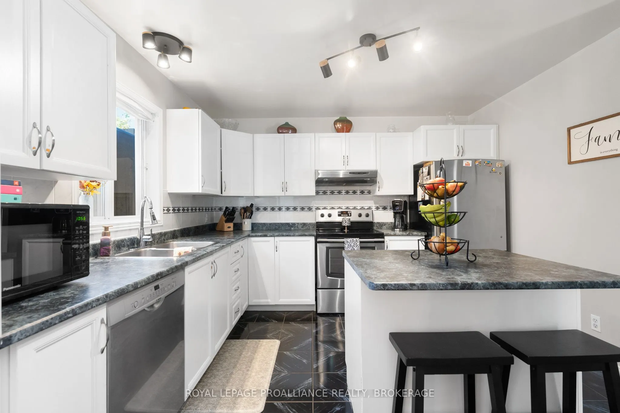 991 Waterbury Crescent