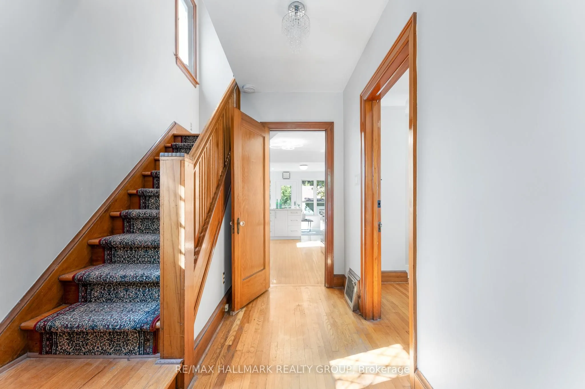 242 Harmer Avenue S