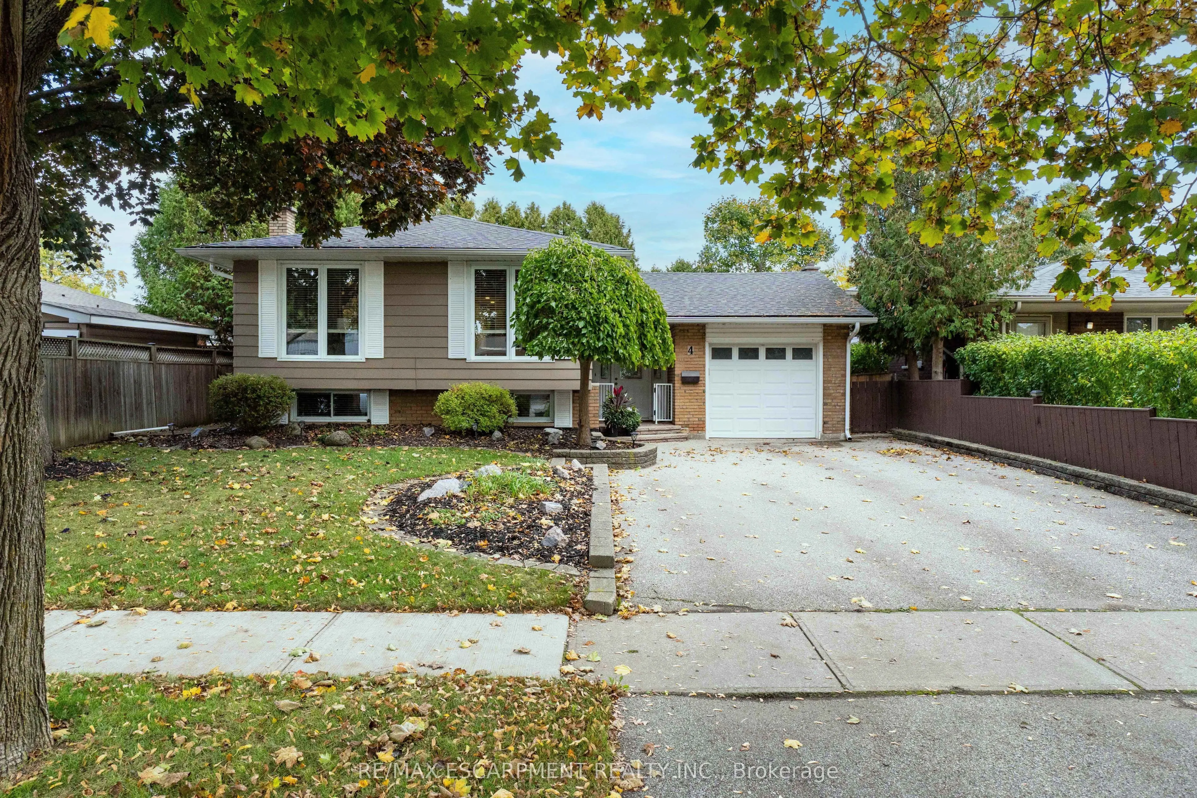 4 Adelaide Avenue