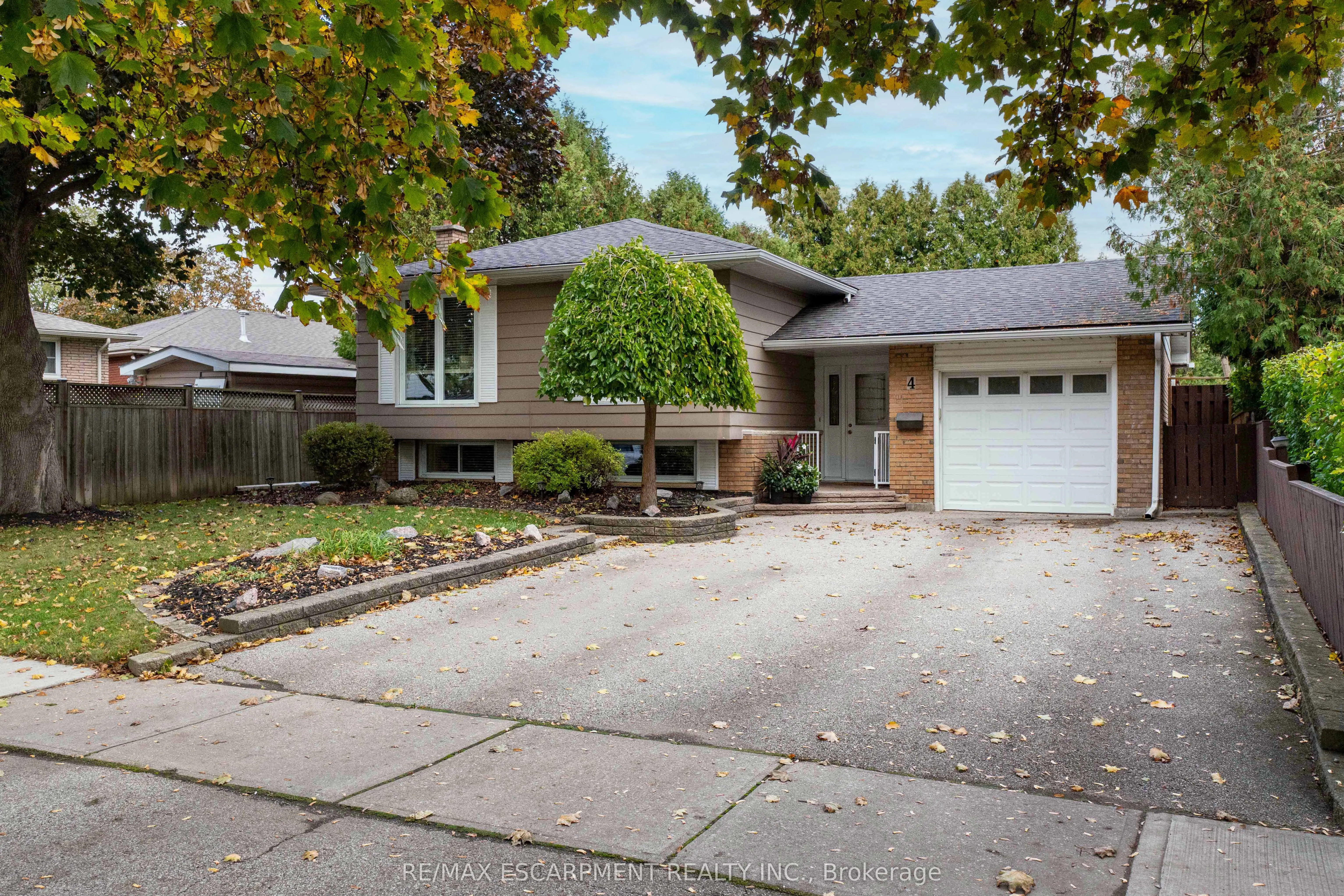 4 Adelaide Avenue