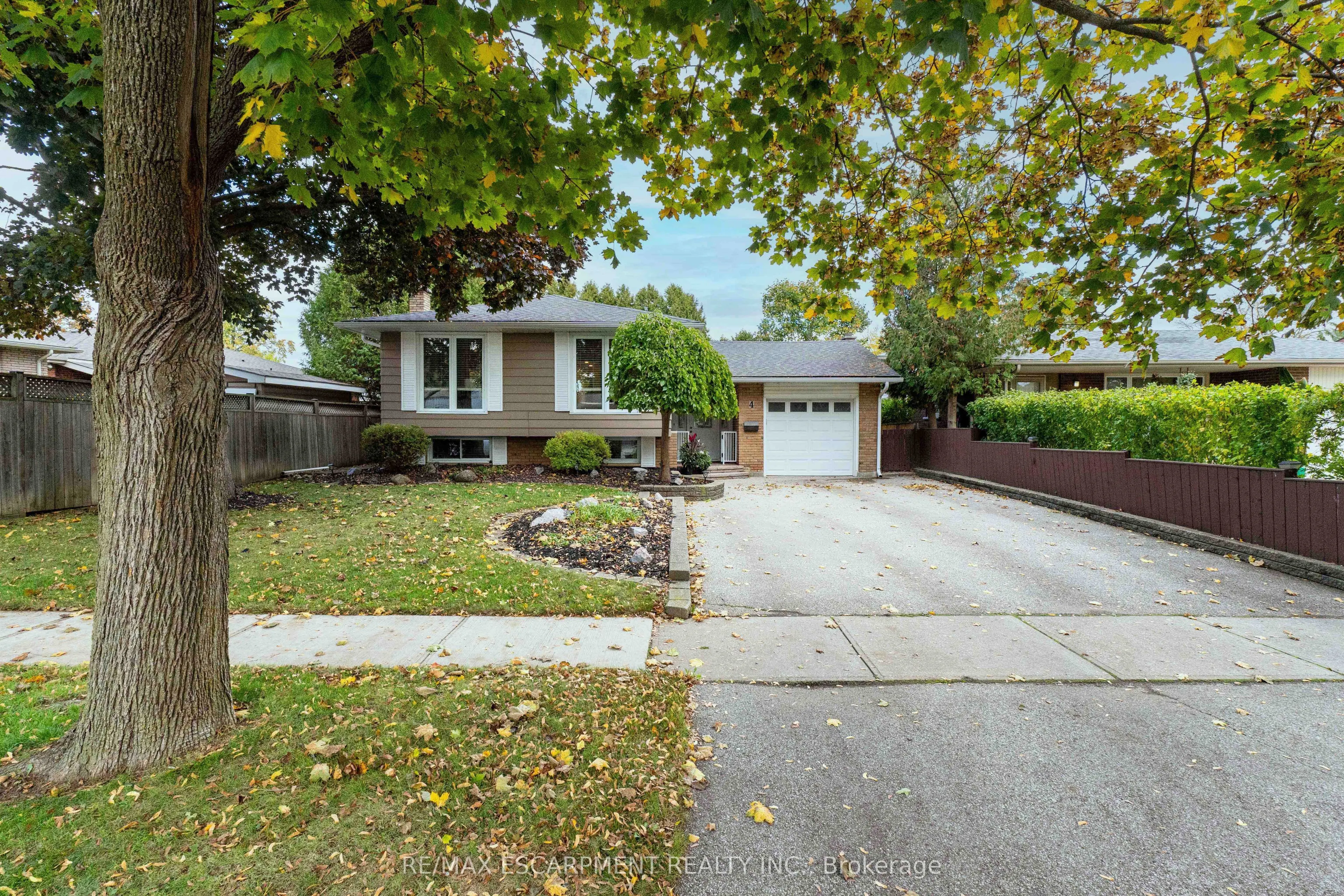 4 Adelaide Avenue