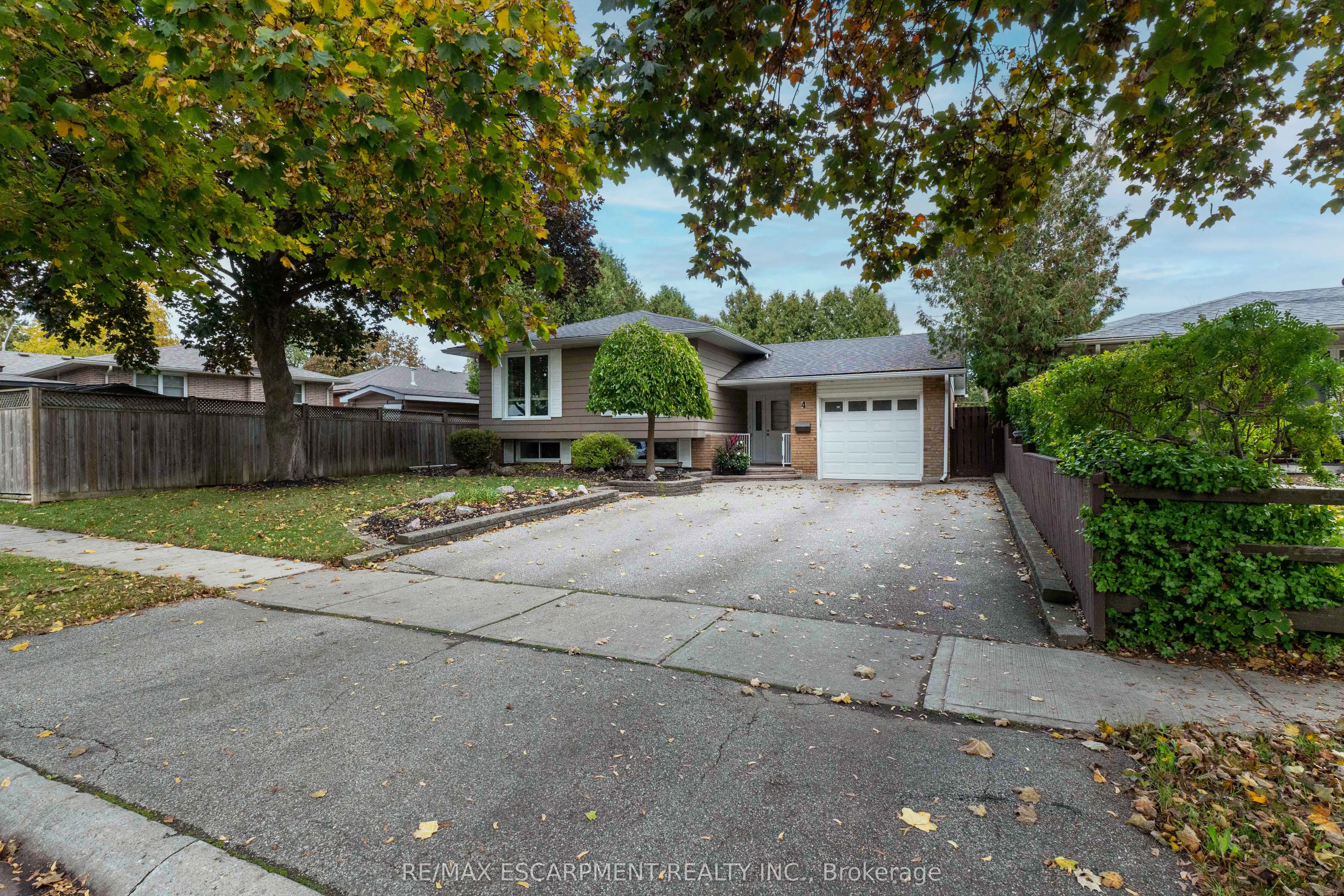 4 Adelaide Avenue
