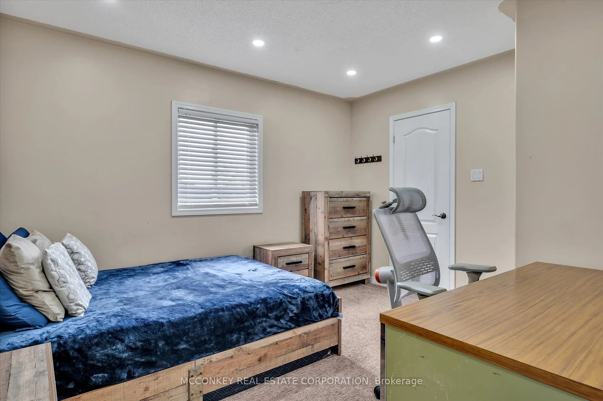 609 ACKERMAN Crescent