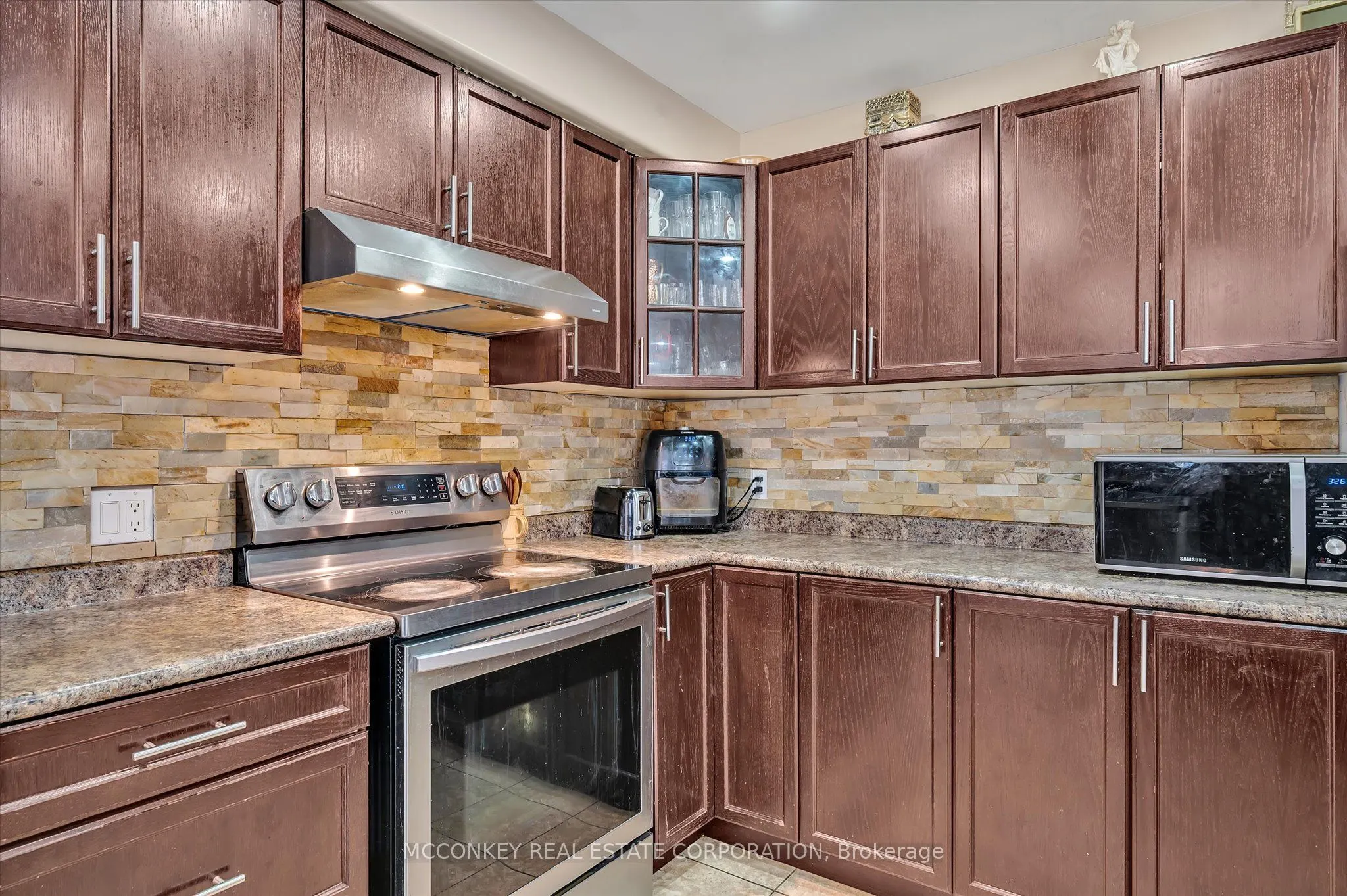 609 ACKERMAN Crescent