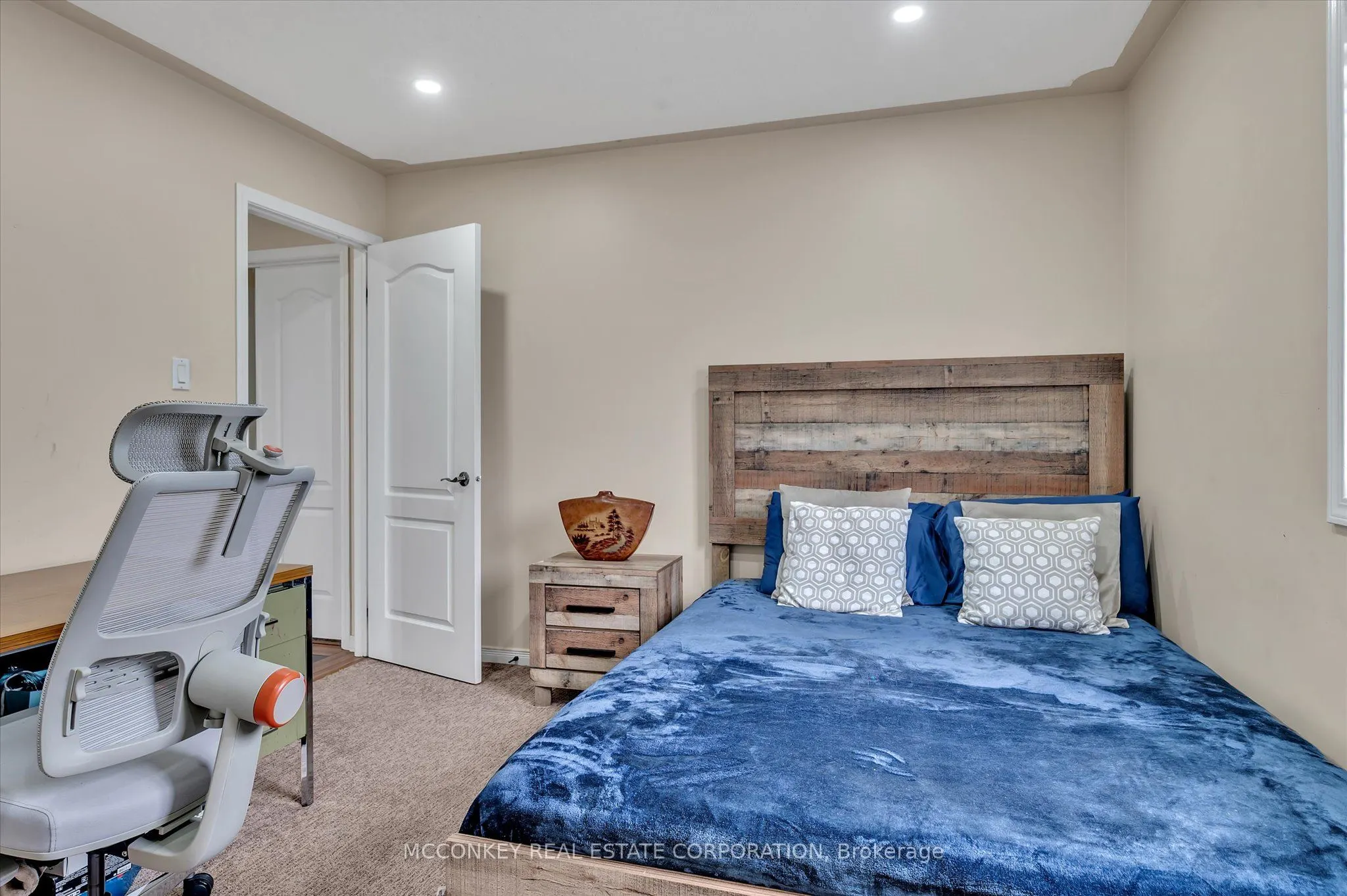 609 ACKERMAN Crescent
