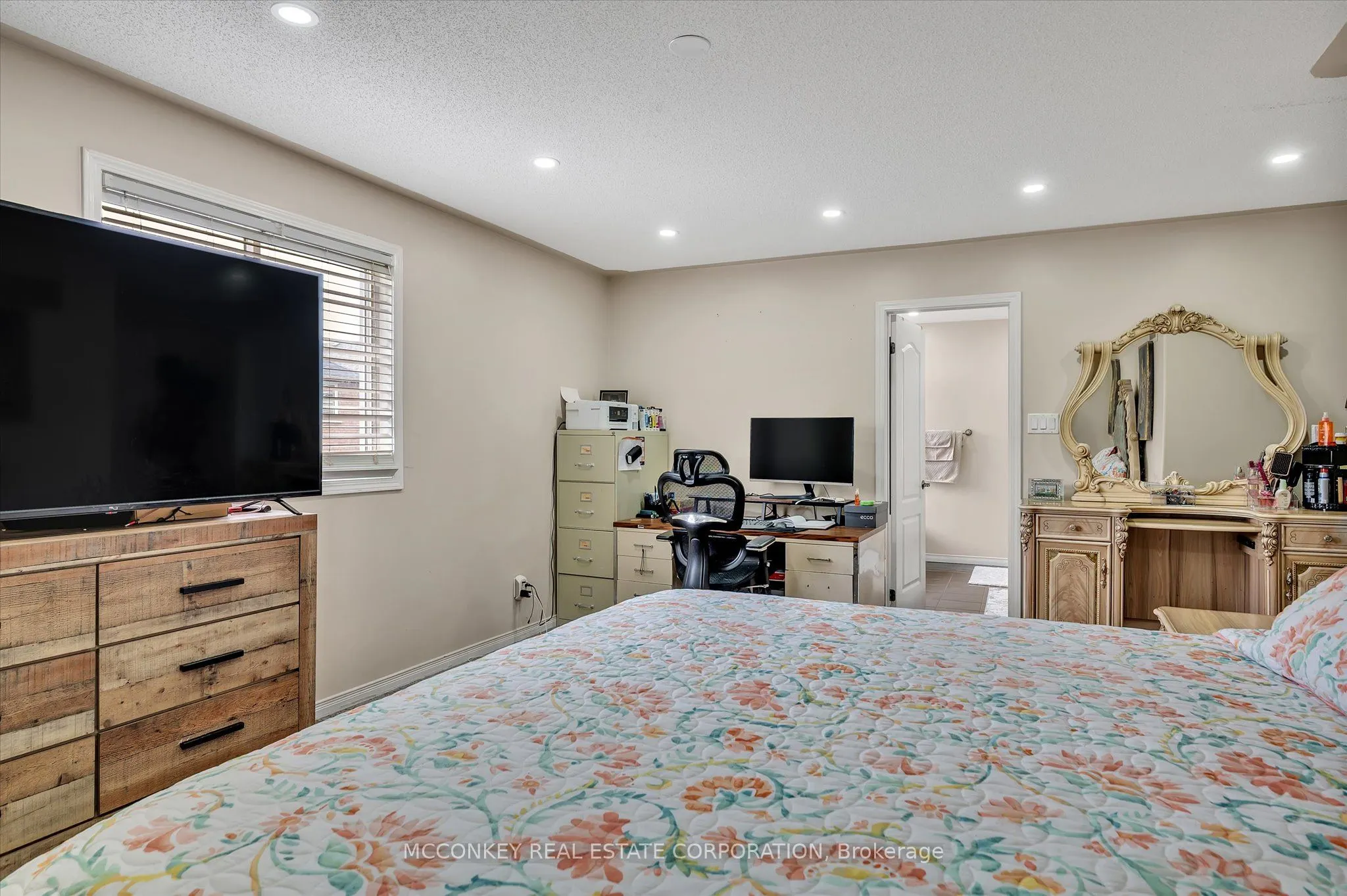 609 ACKERMAN Crescent
