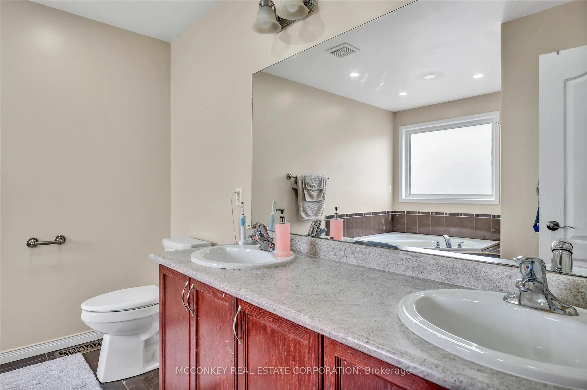 609 ACKERMAN Crescent