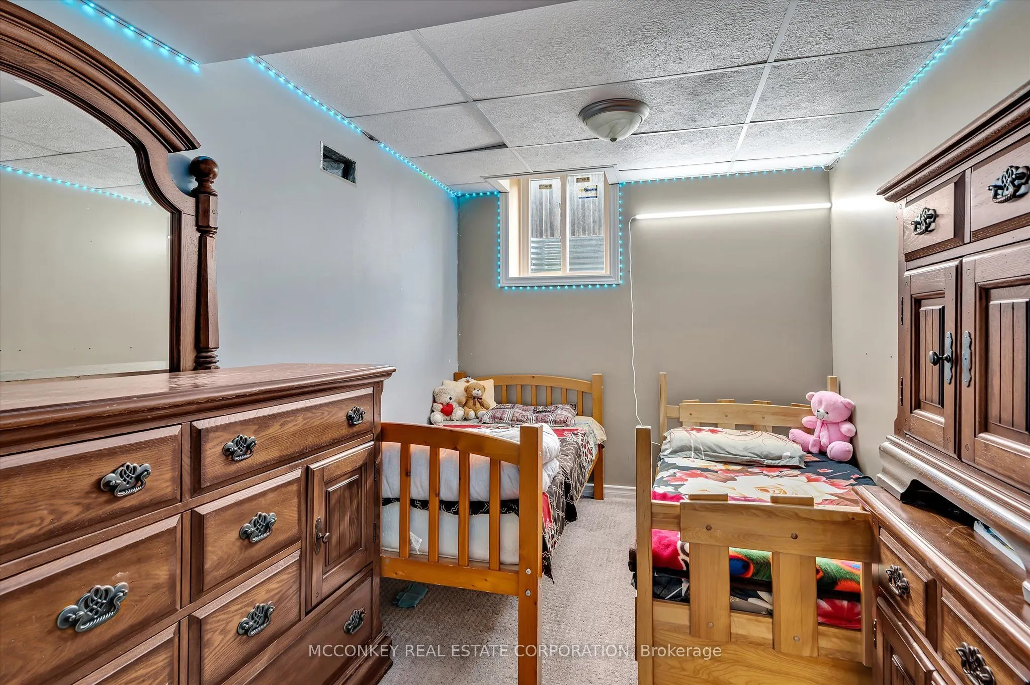 609 ACKERMAN Crescent