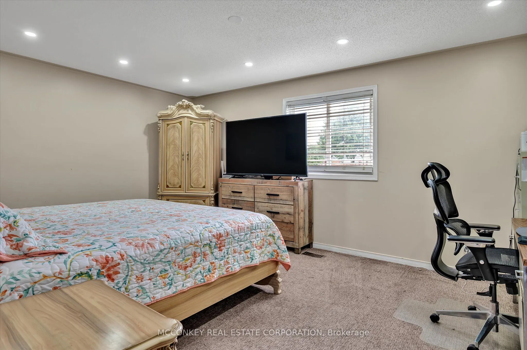 609 ACKERMAN Crescent