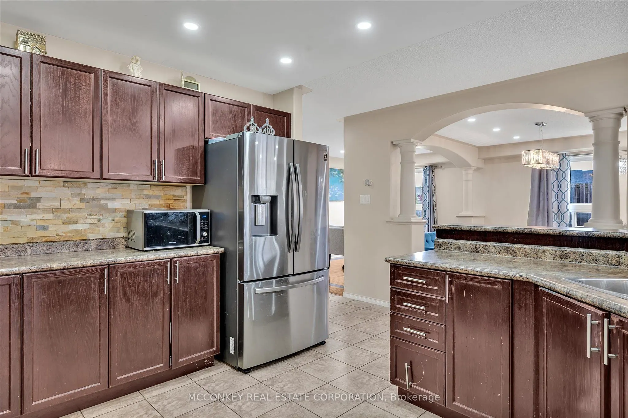 609 ACKERMAN Crescent