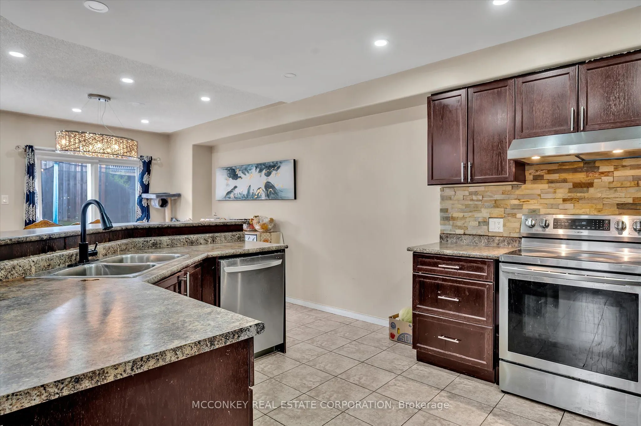609 ACKERMAN Crescent