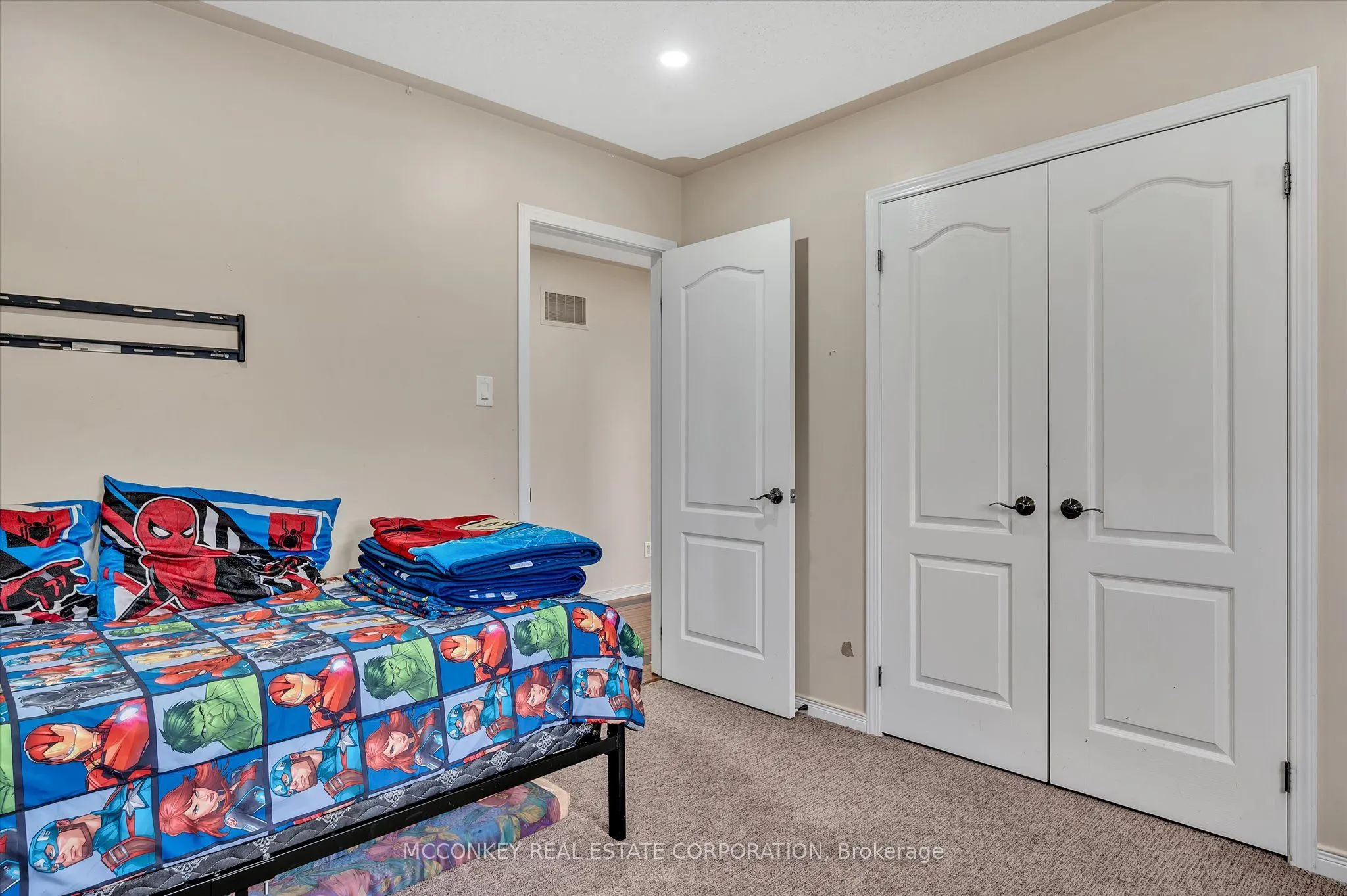 609 ACKERMAN Crescent