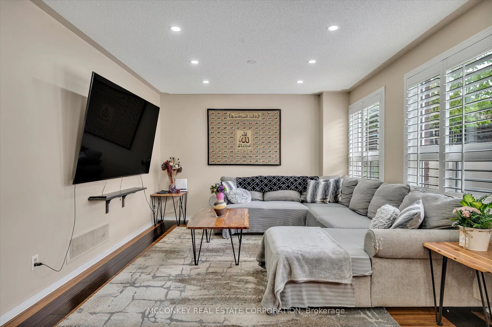609 ACKERMAN Crescent