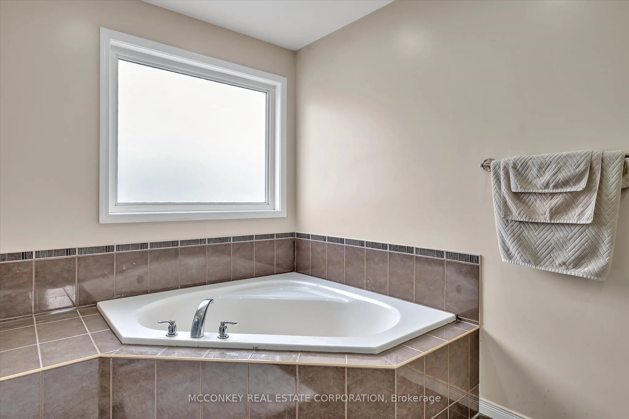 609 ACKERMAN Crescent