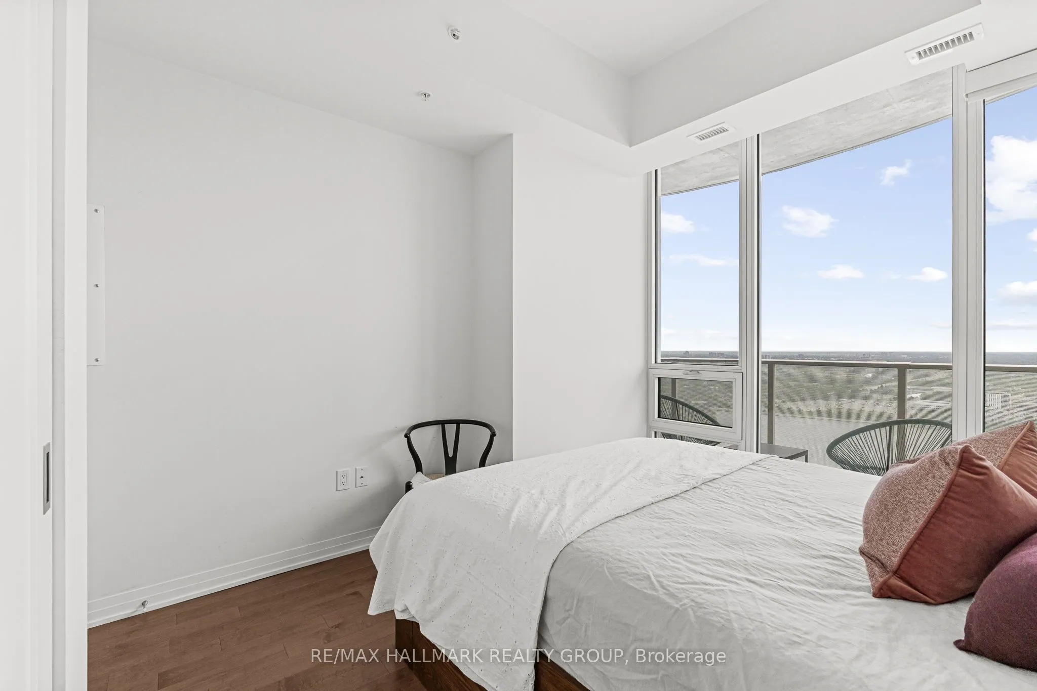 805 Carling Avenue, #4005