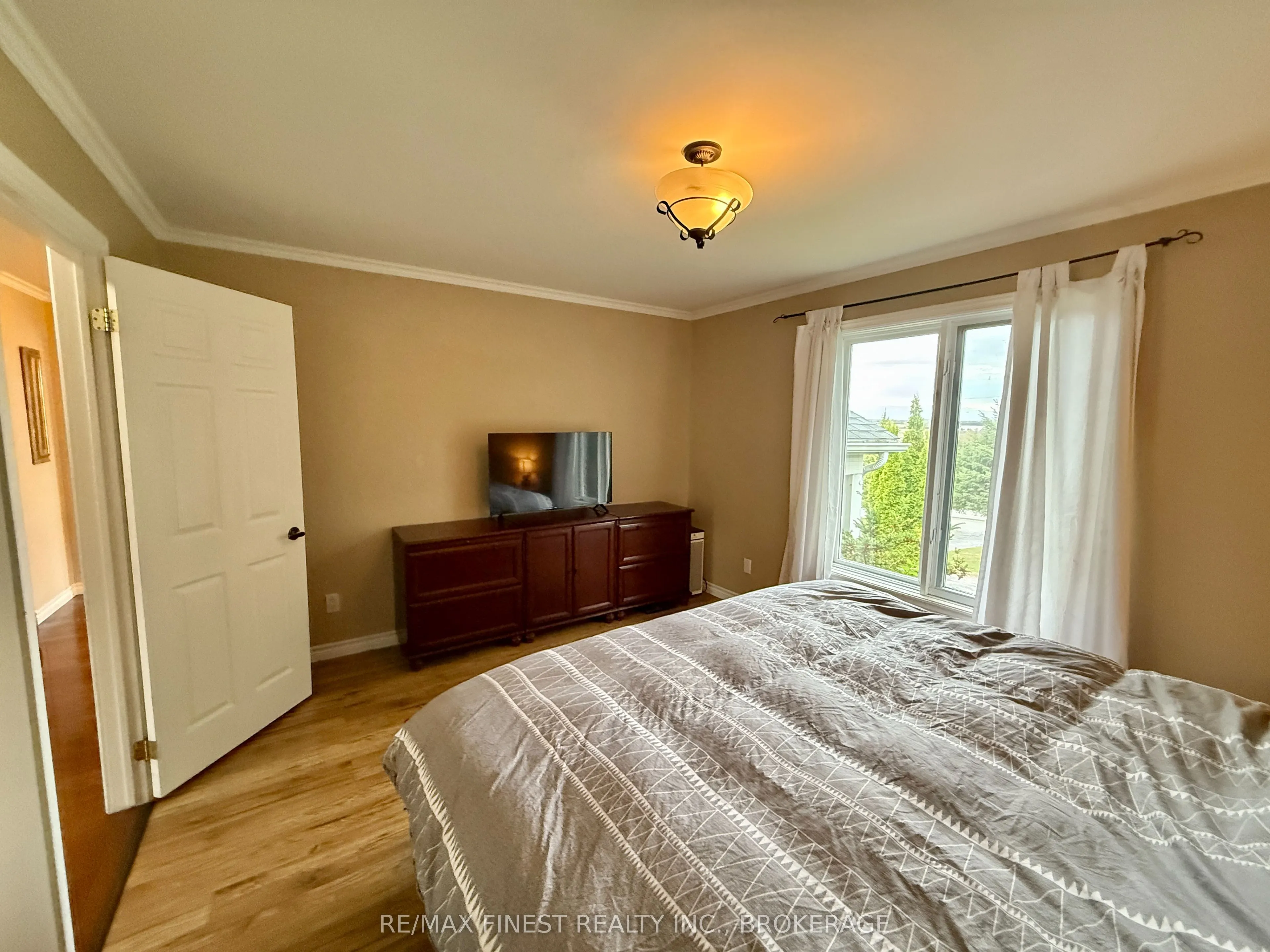812 Palace Road