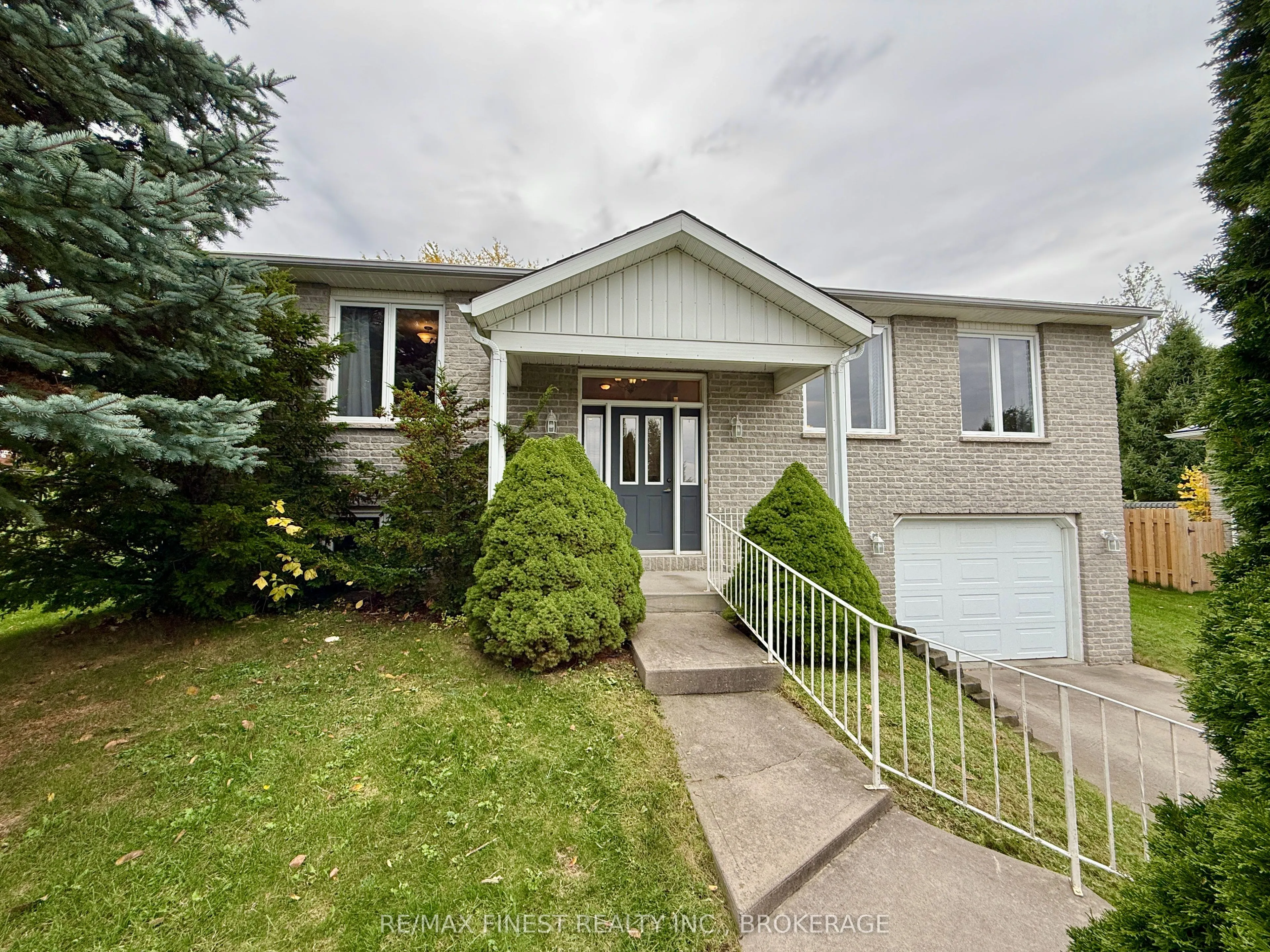 812 Palace Road