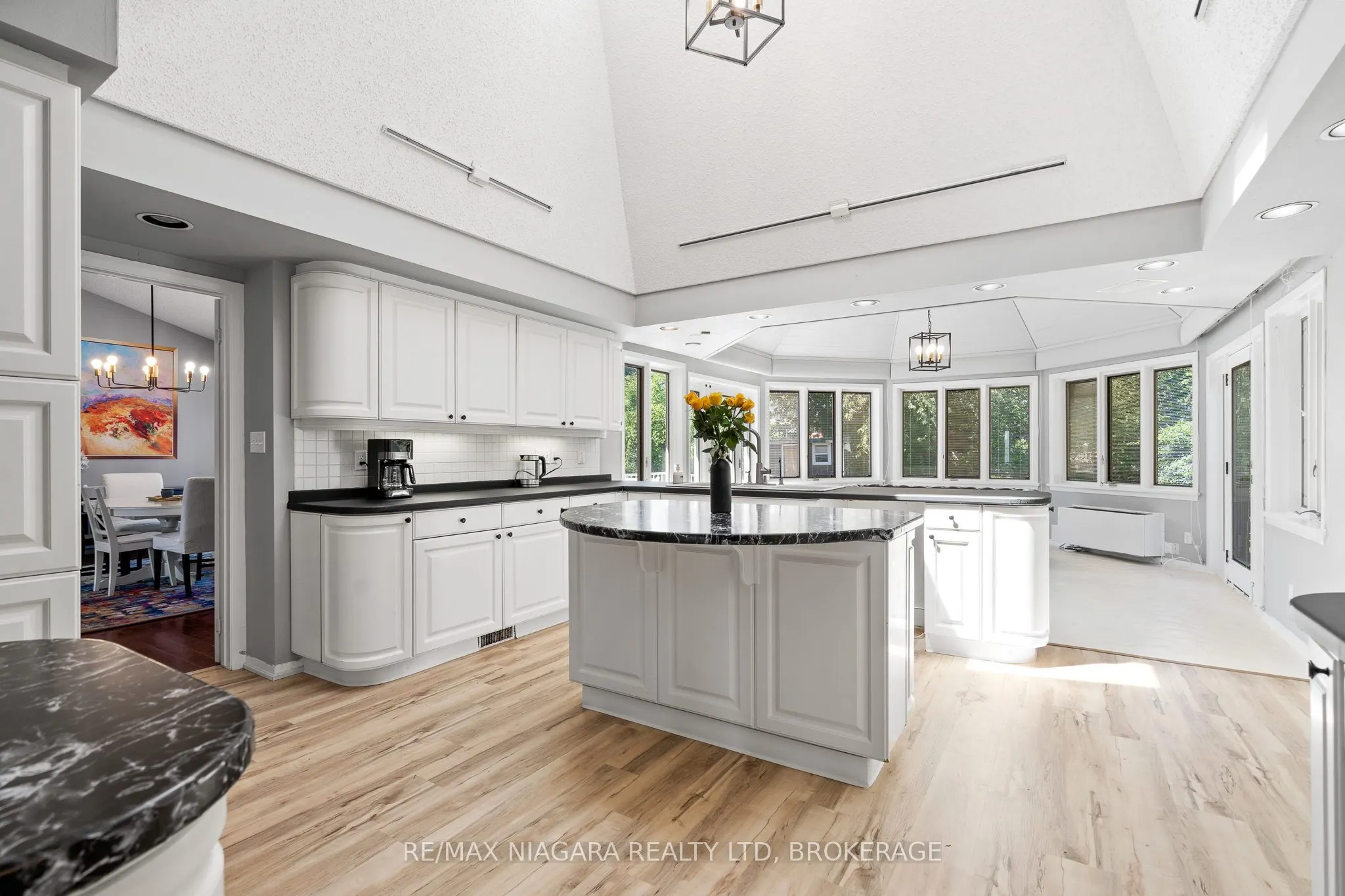 290 Lakeshore Road