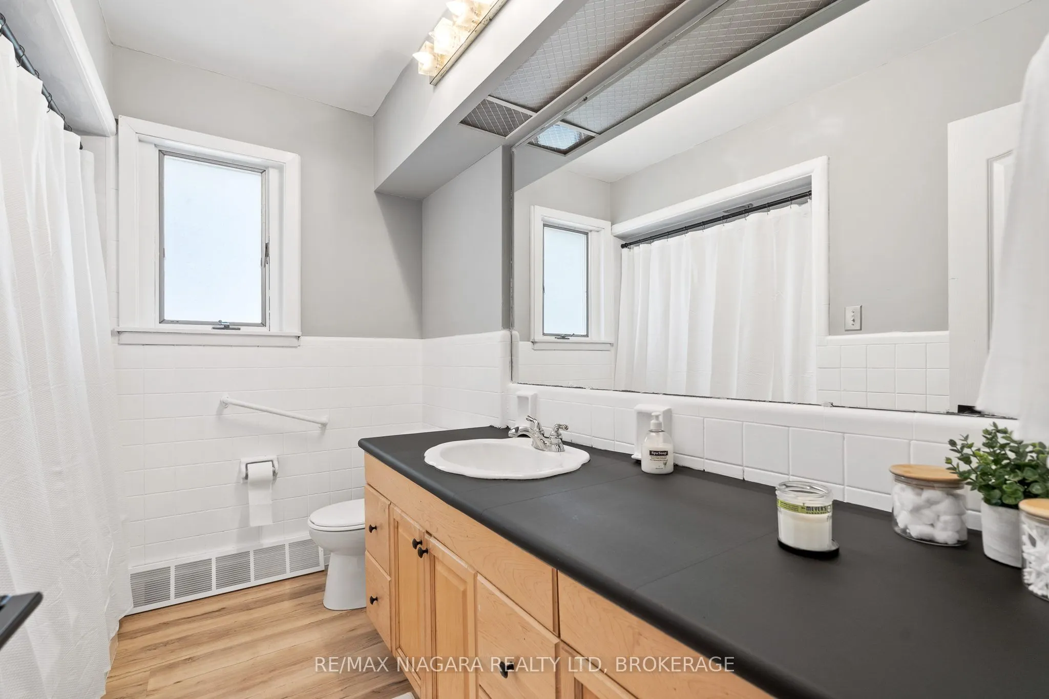 290 Lakeshore Road