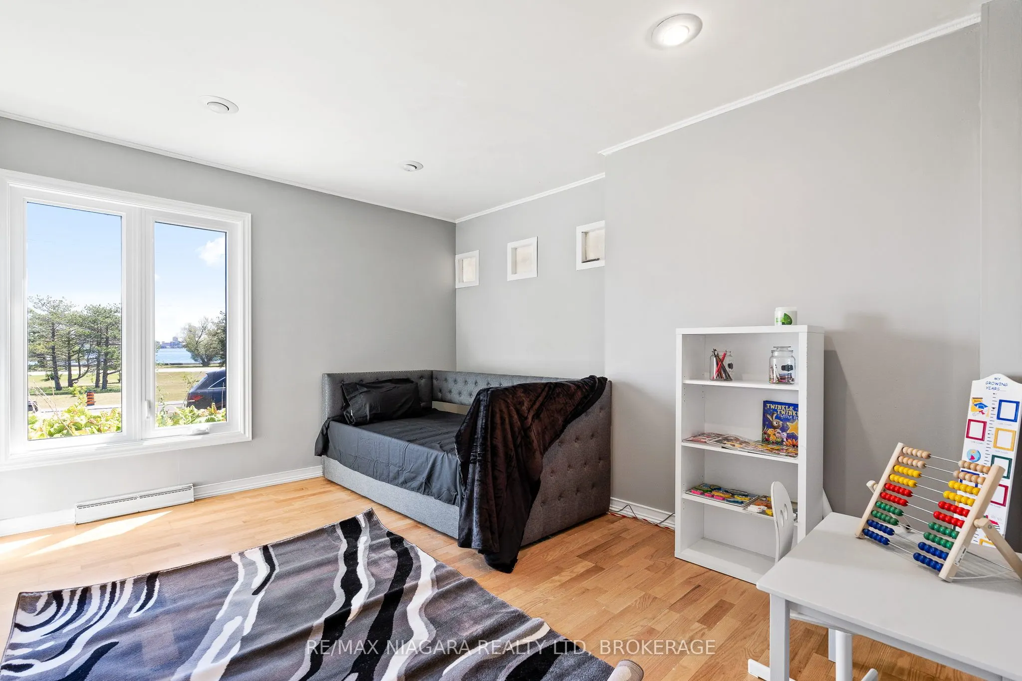 290 Lakeshore Road