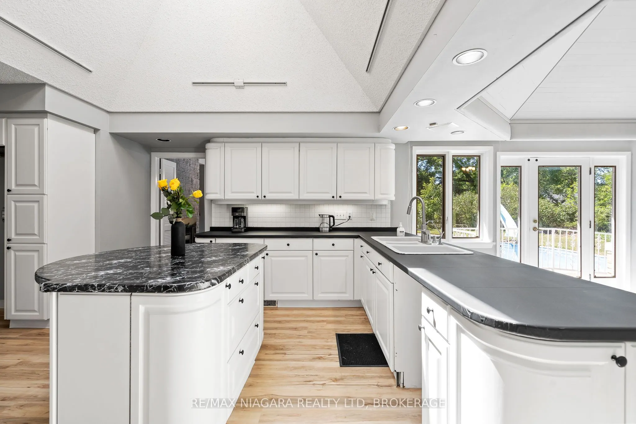 290 Lakeshore Road