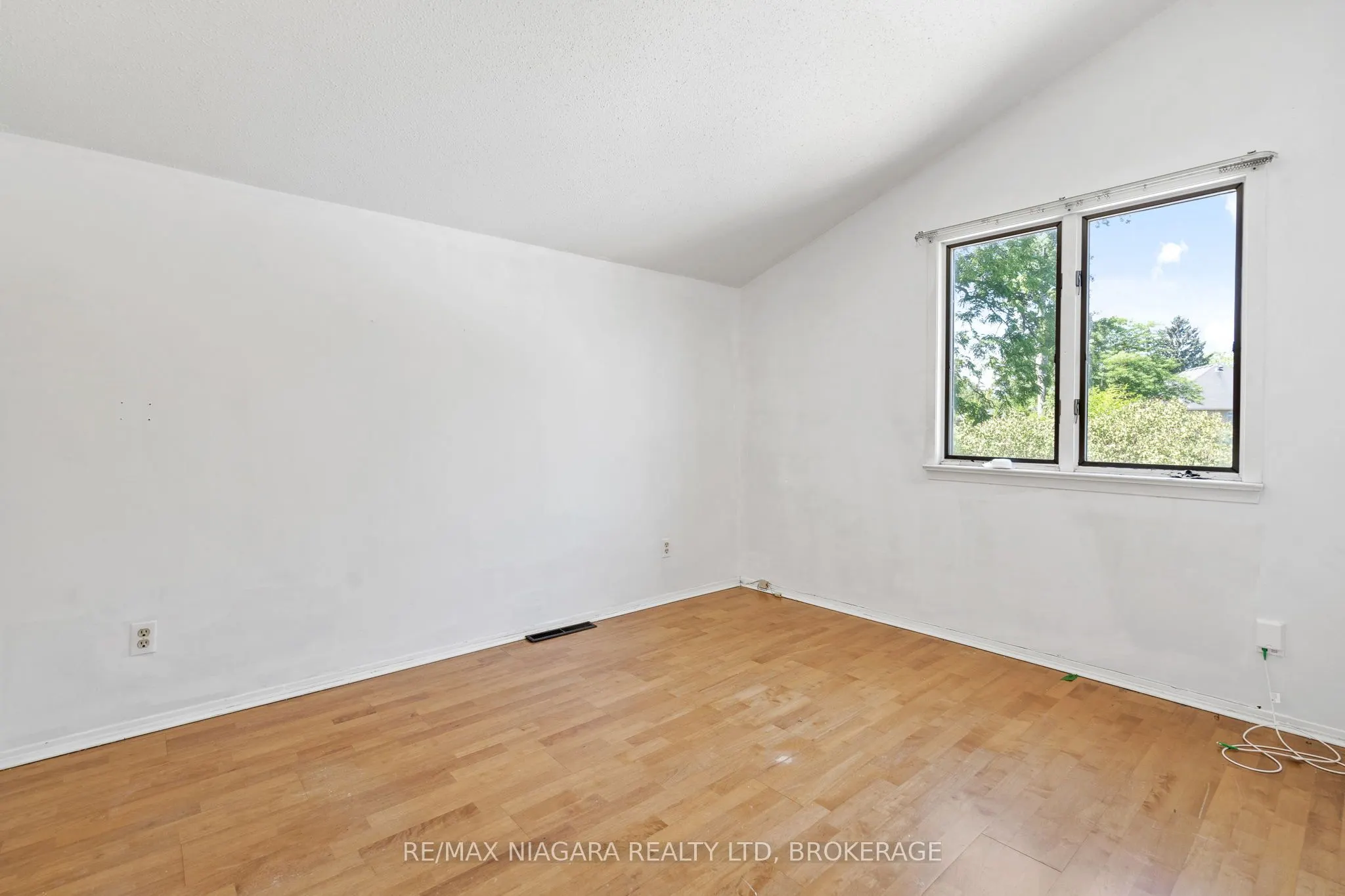 290 Lakeshore Road