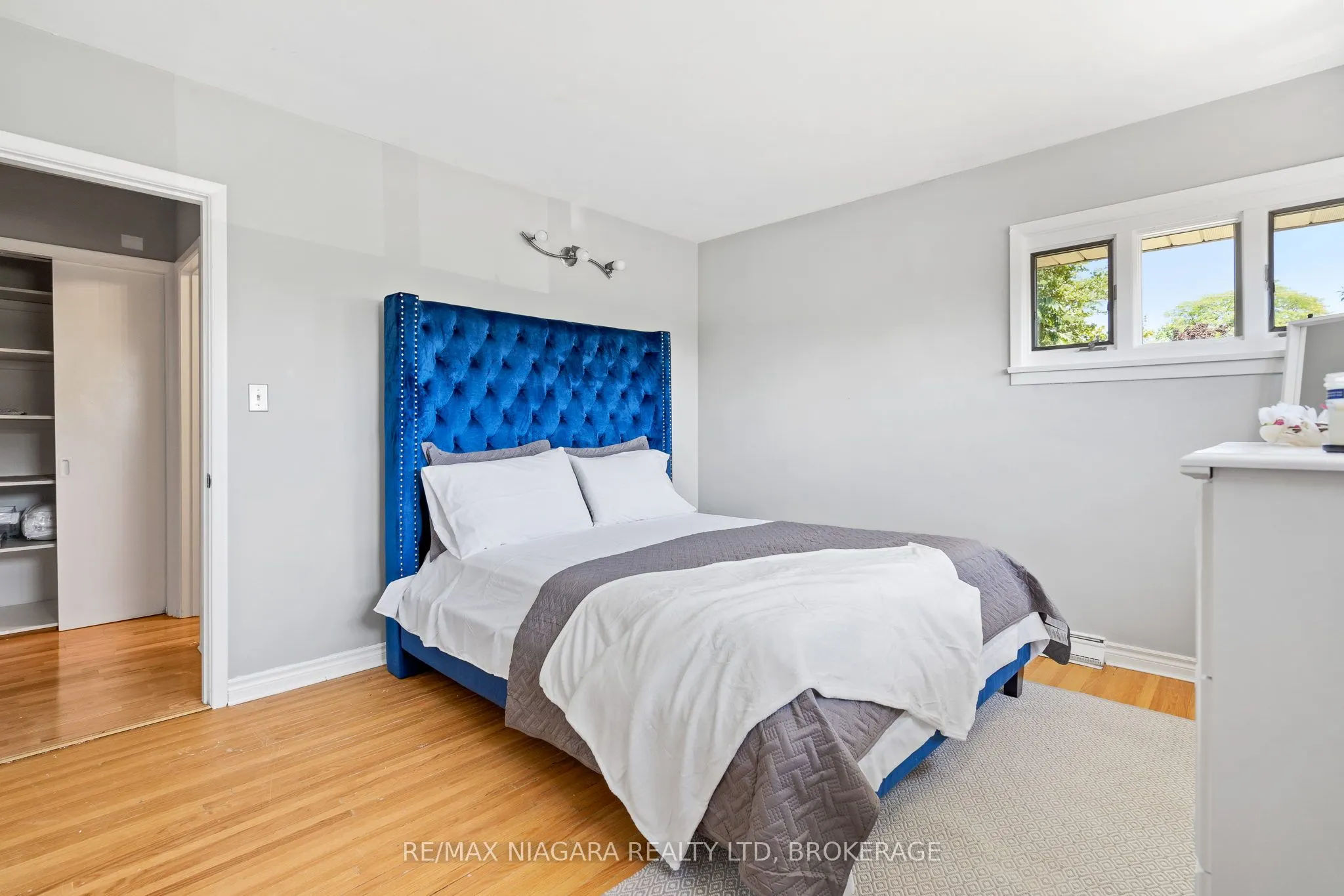 290 Lakeshore Road