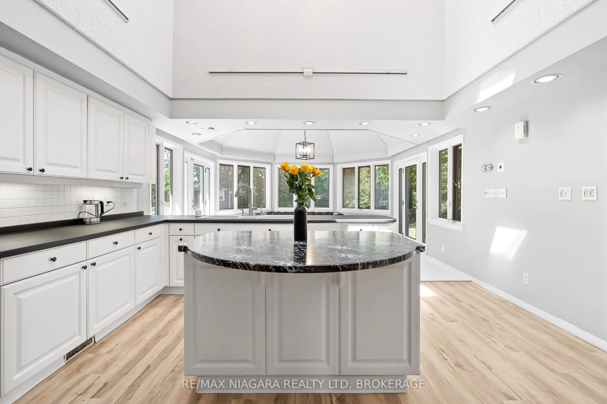 290 Lakeshore Road
