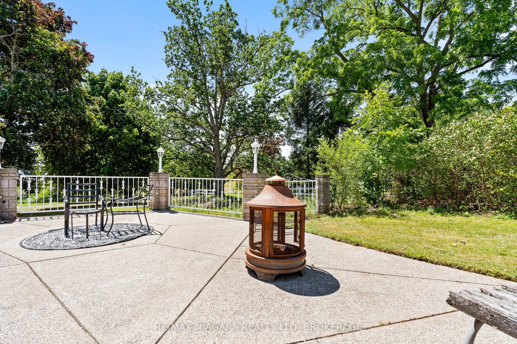 290 Lakeshore Road