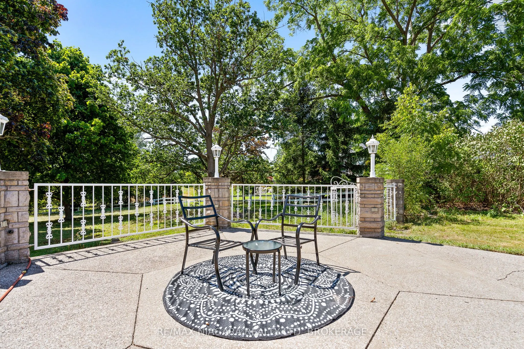 290 Lakeshore Road